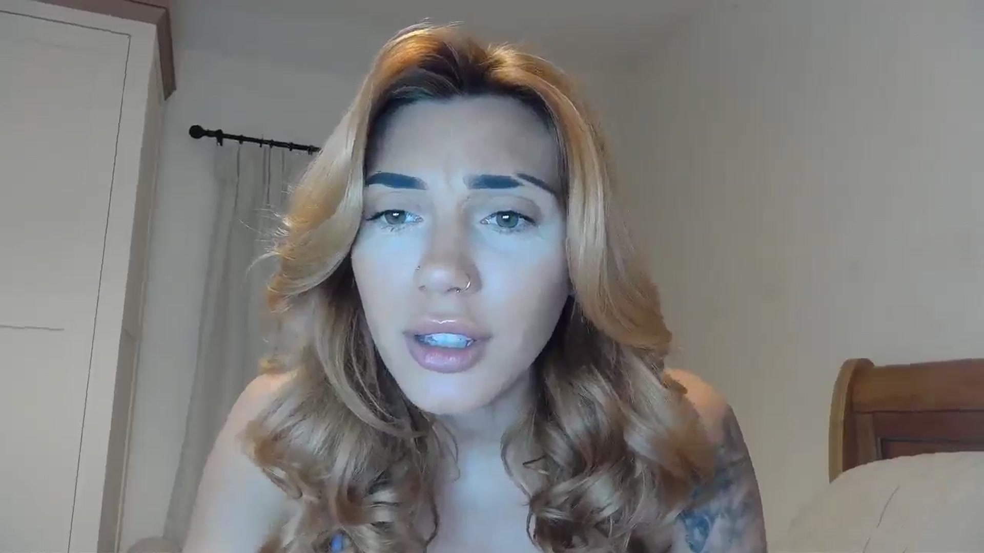 Gallery image thumbnail from EnglishRose3's myfreecams stream on, 01/16/2025, 07:42 image 15 of 20