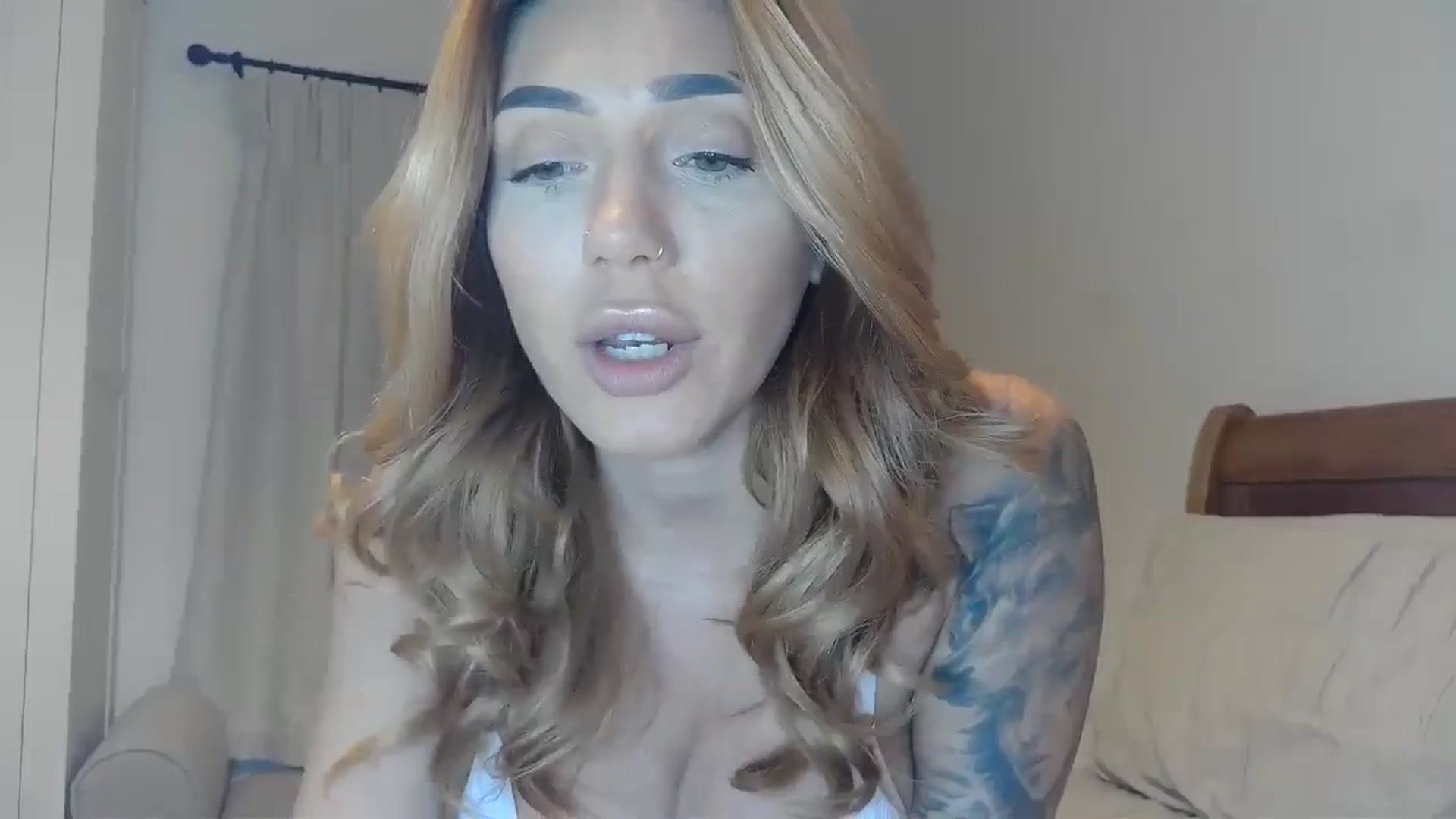 Gallery image thumbnail from EnglishRose3's myfreecams stream on, 01/22/2025, 18:17 image 4 of 20