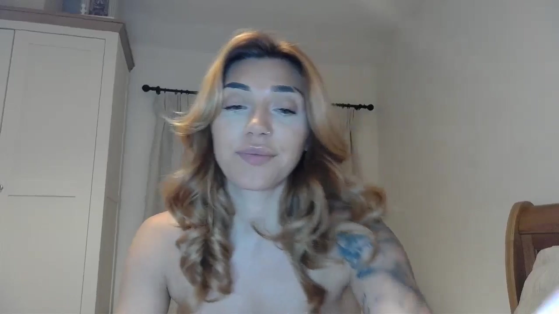 Gallery image thumbnail from EnglishRose3's myfreecams stream on, 01/24/2025, 08:52 image 12 of 20
