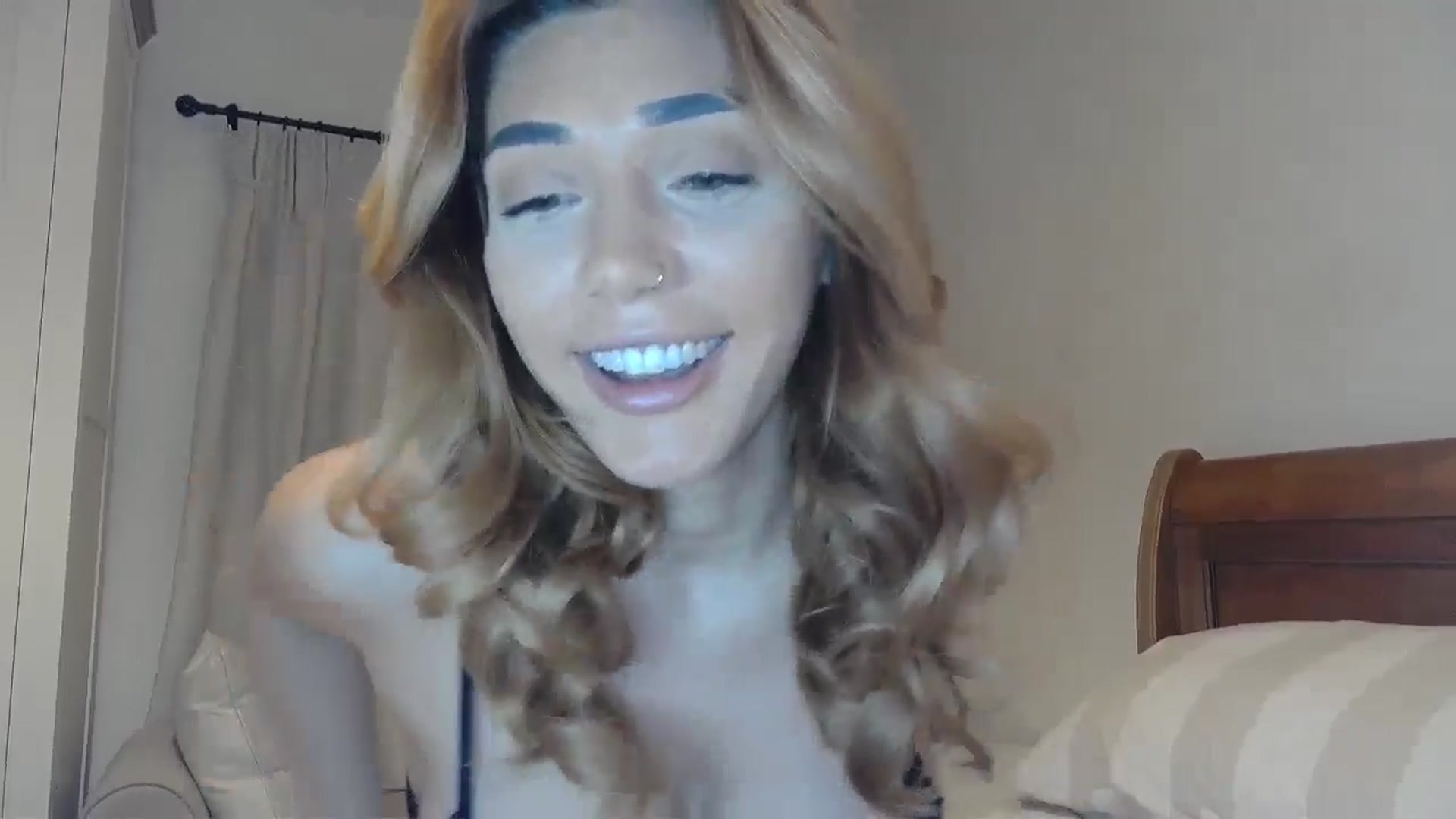 Gallery image thumbnail from EnglishRose3's myfreecams stream on, 01/28/2025, 07:13 image 13 of 20
