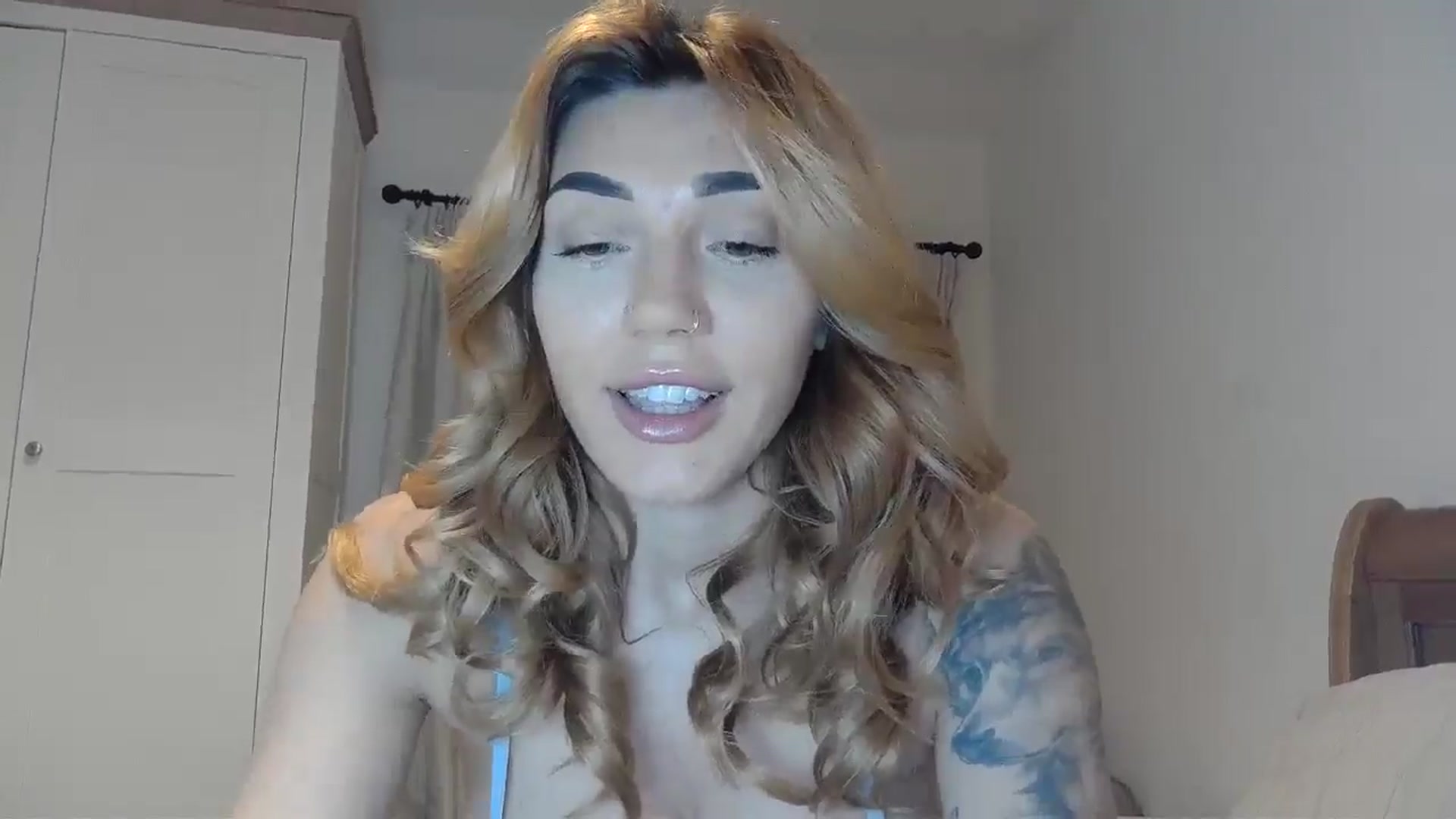 Gallery image thumbnail from EnglishRose3's myfreecams stream on, 02/20/2025, 07:22 image 3 of 20