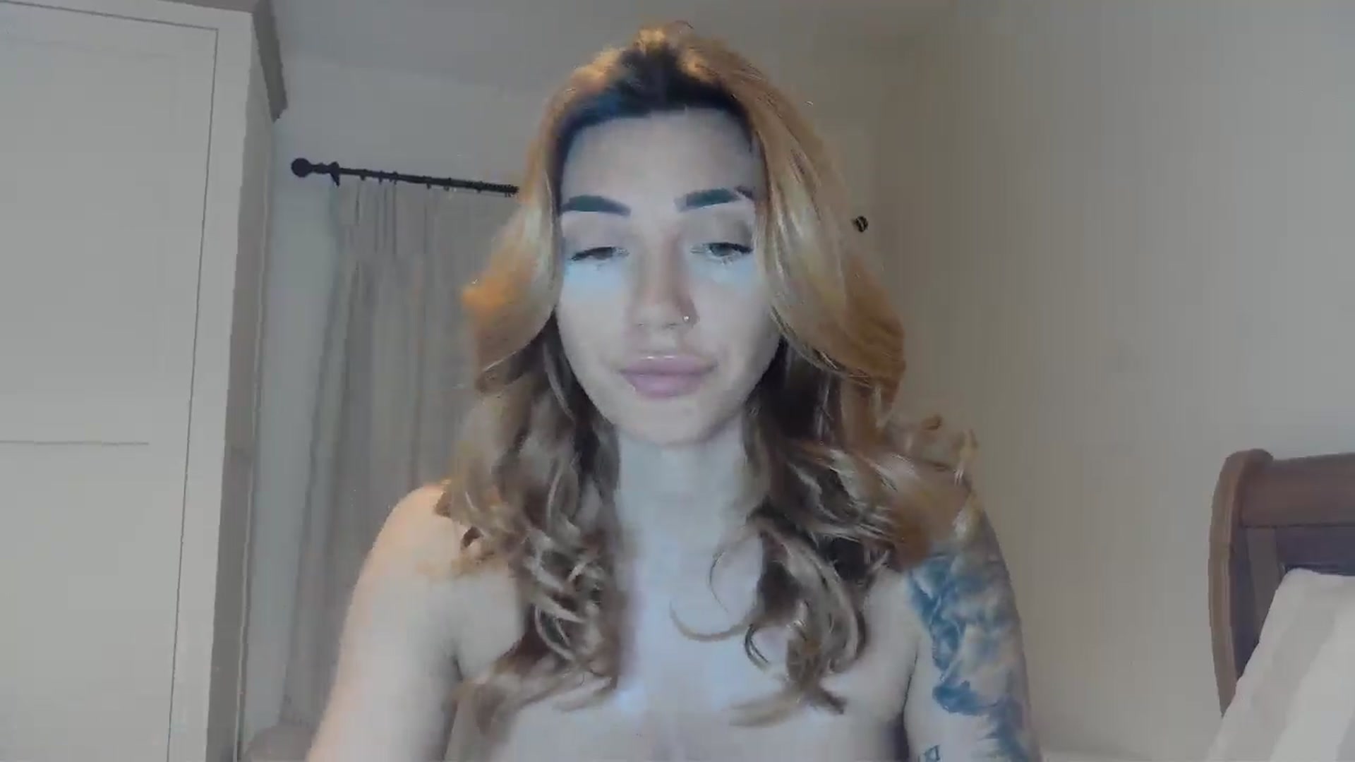 Gallery image thumbnail from EnglishRose3's myfreecams stream on, 02/21/2025, 08:19 image 12 of 20