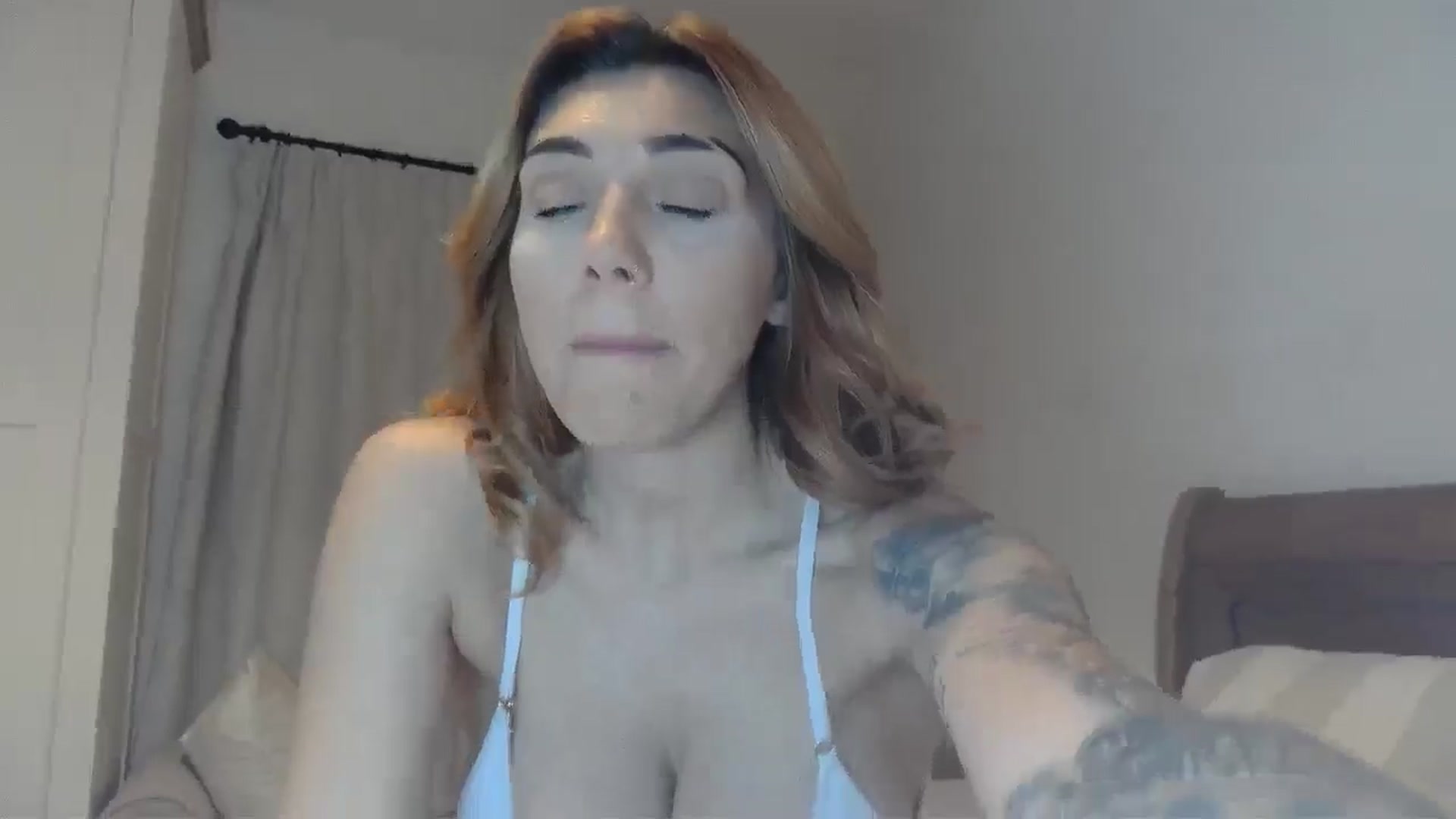 Gallery image thumbnail from EnglishRose3's myfreecams stream on, 02/22/2025, 07:30 image 18 of 20