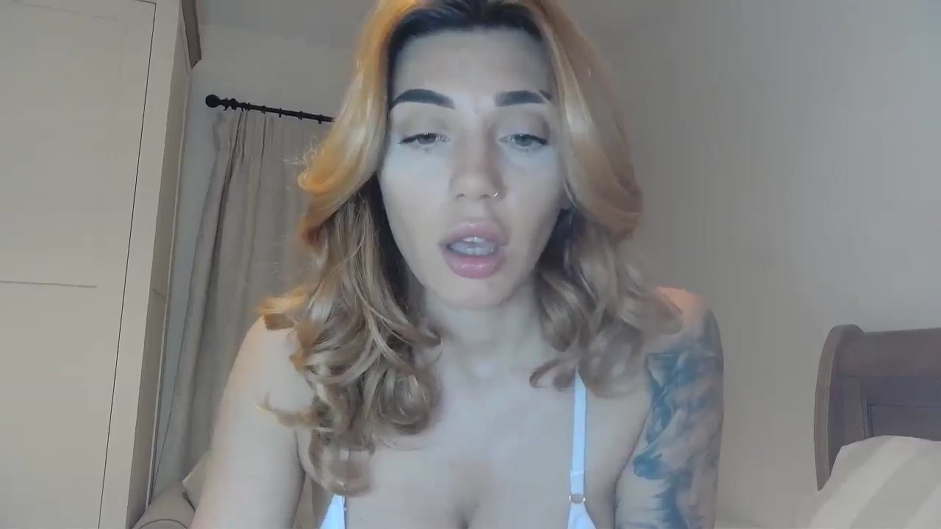 Gallery image thumbnail from EnglishRose3's myfreecams stream on, 02/22/2025, 07:43 image 7 of 20