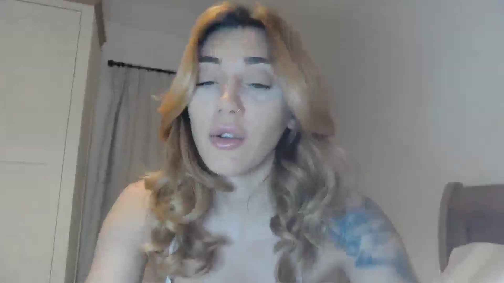 Gallery image thumbnail from EnglishRose3's myfreecams stream on, 02/22/2025, 07:43 image 4 of 20