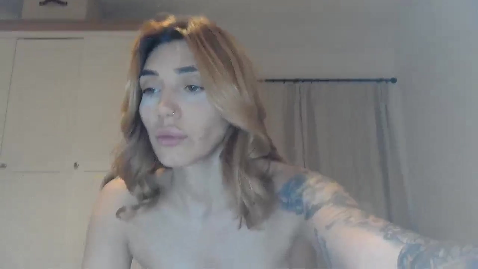 Gallery image thumbnail from EnglishRose3's myfreecams stream on, 02/25/2025, 08:10 image 17 of 20