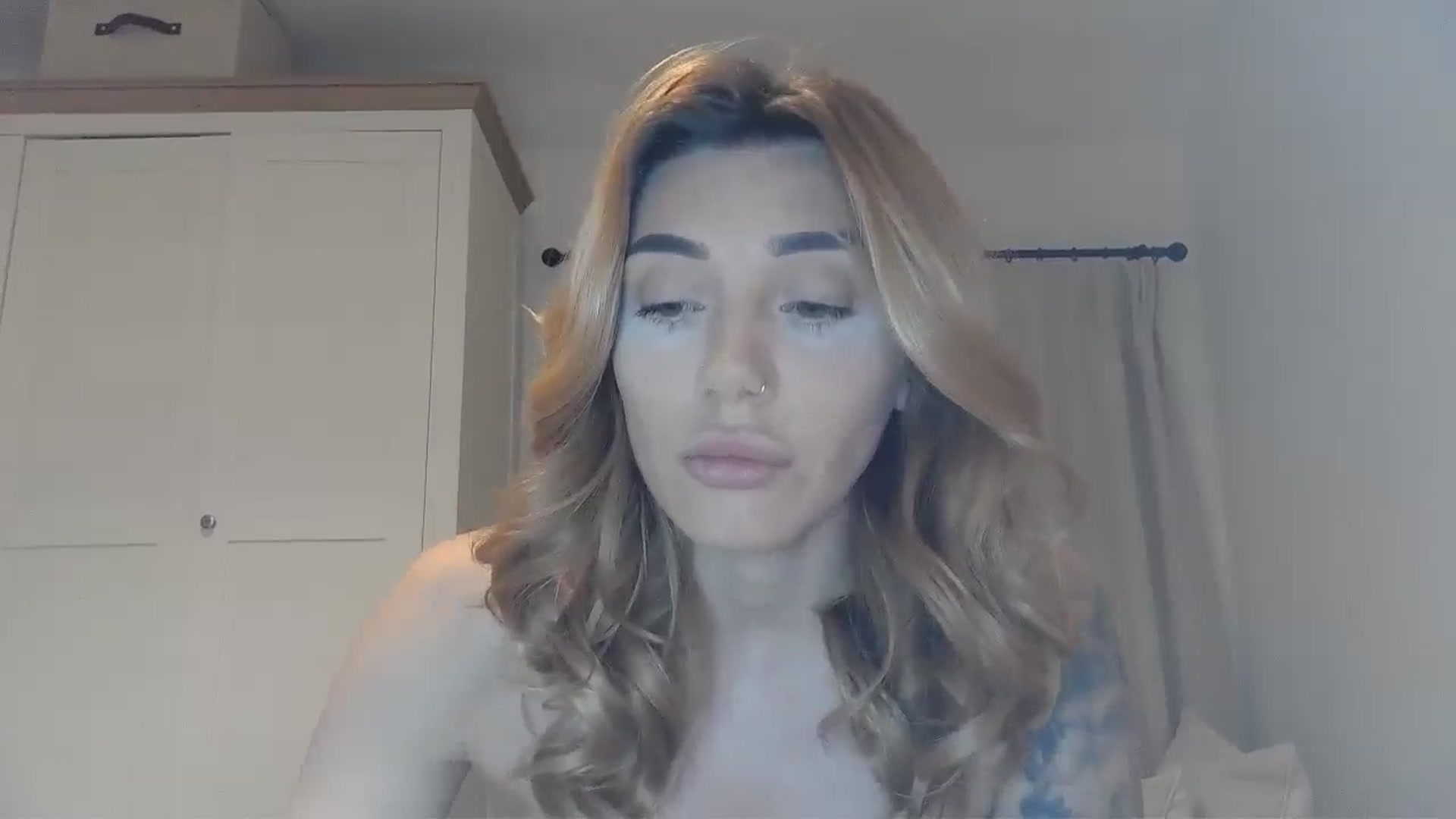 Gallery image thumbnail from EnglishRose3's myfreecams stream on, 02/25/2025, 08:10 image 13 of 20