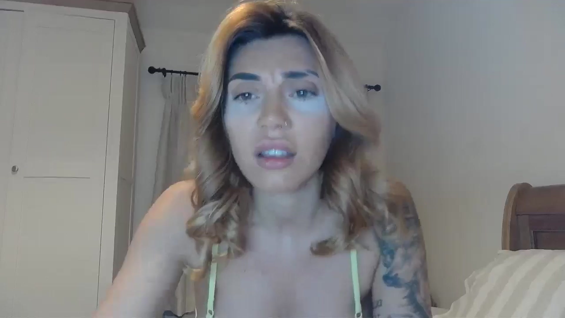 Gallery image thumbnail from EnglishRose3's myfreecams stream on, 02/28/2025, 07:34 image 13 of 20