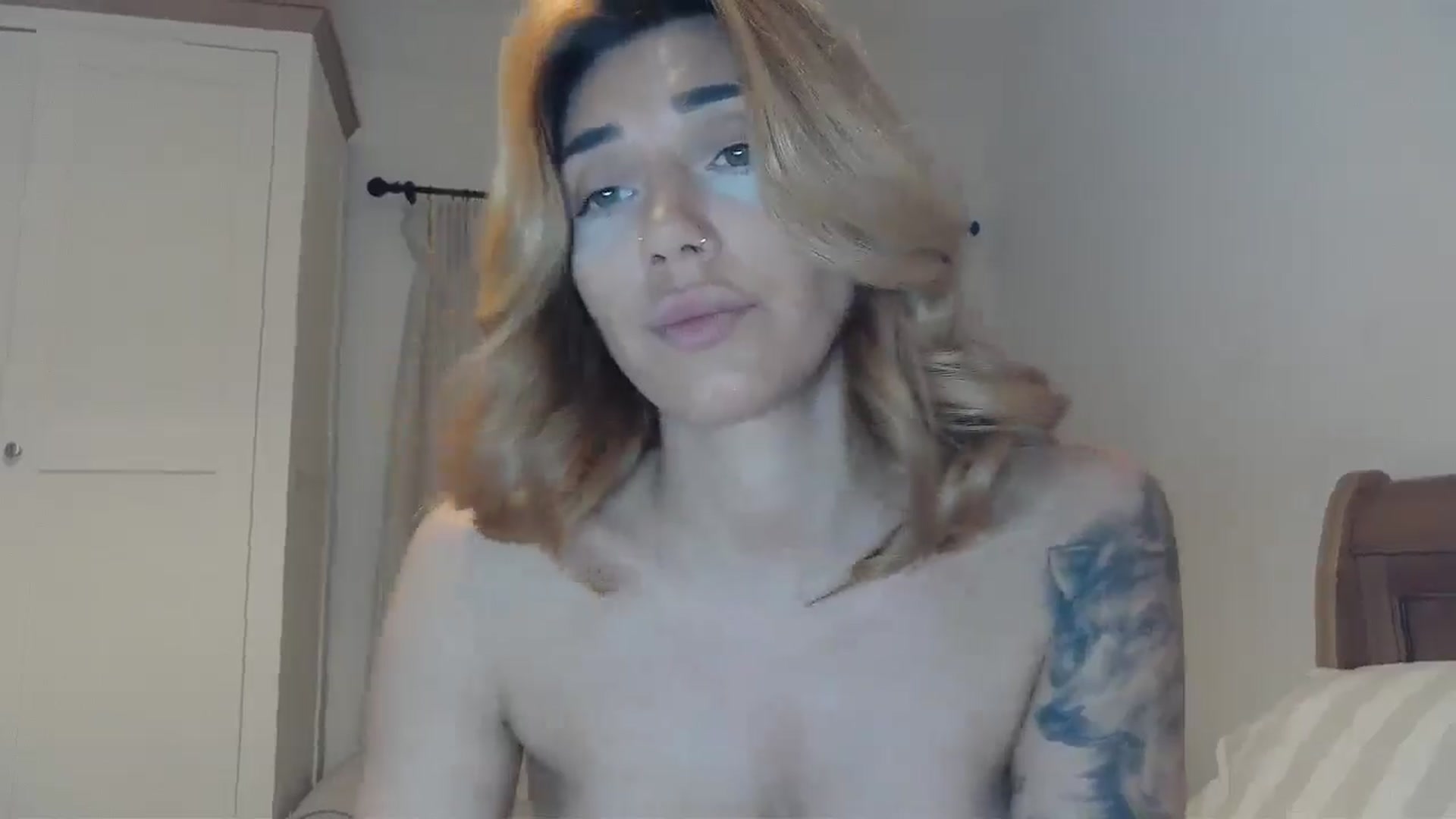 Gallery image thumbnail from EnglishRose3's myfreecams stream on, 02/28/2025, 08:33 image 13 of 20
