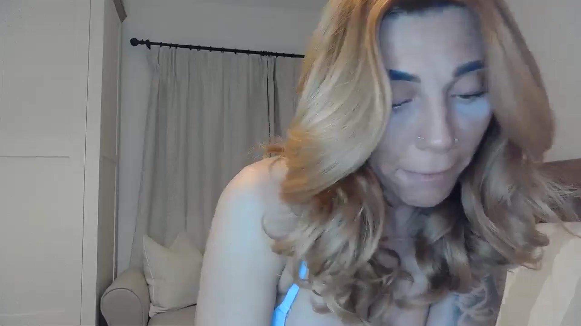 Gallery image thumbnail from EnglishRose3's myfreecams stream on, 03/06/2025, 20:38 image 16 of 20