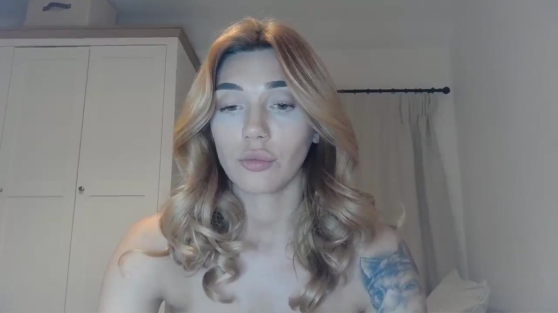 Gallery image thumbnail from EnglishRose3's myfreecams stream on, 03/22/2025, 19:42 image 14 of 20