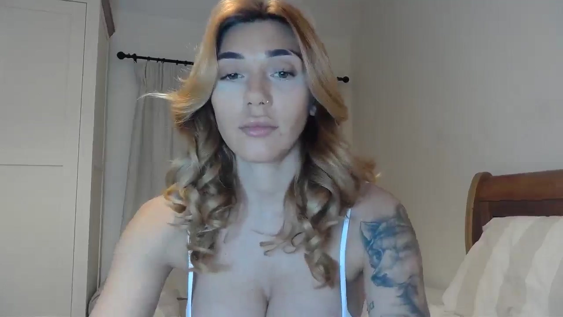 Gallery image thumbnail from EnglishRose3's myfreecams stream on, 03/28/2025, 08:38 image 5 of 20