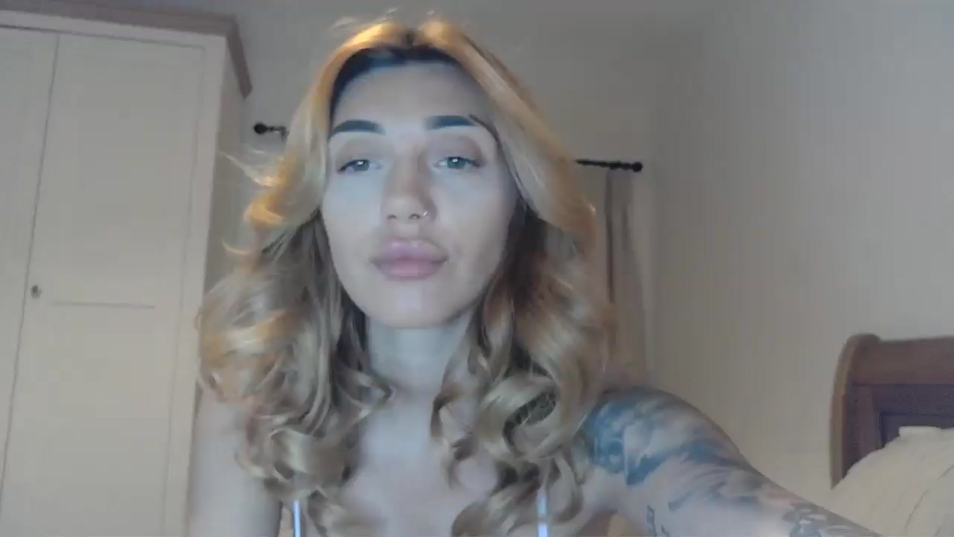 Gallery image thumbnail from EnglishRose3's myfreecams stream on, 04/07/2025, 07:23 image 14 of 20