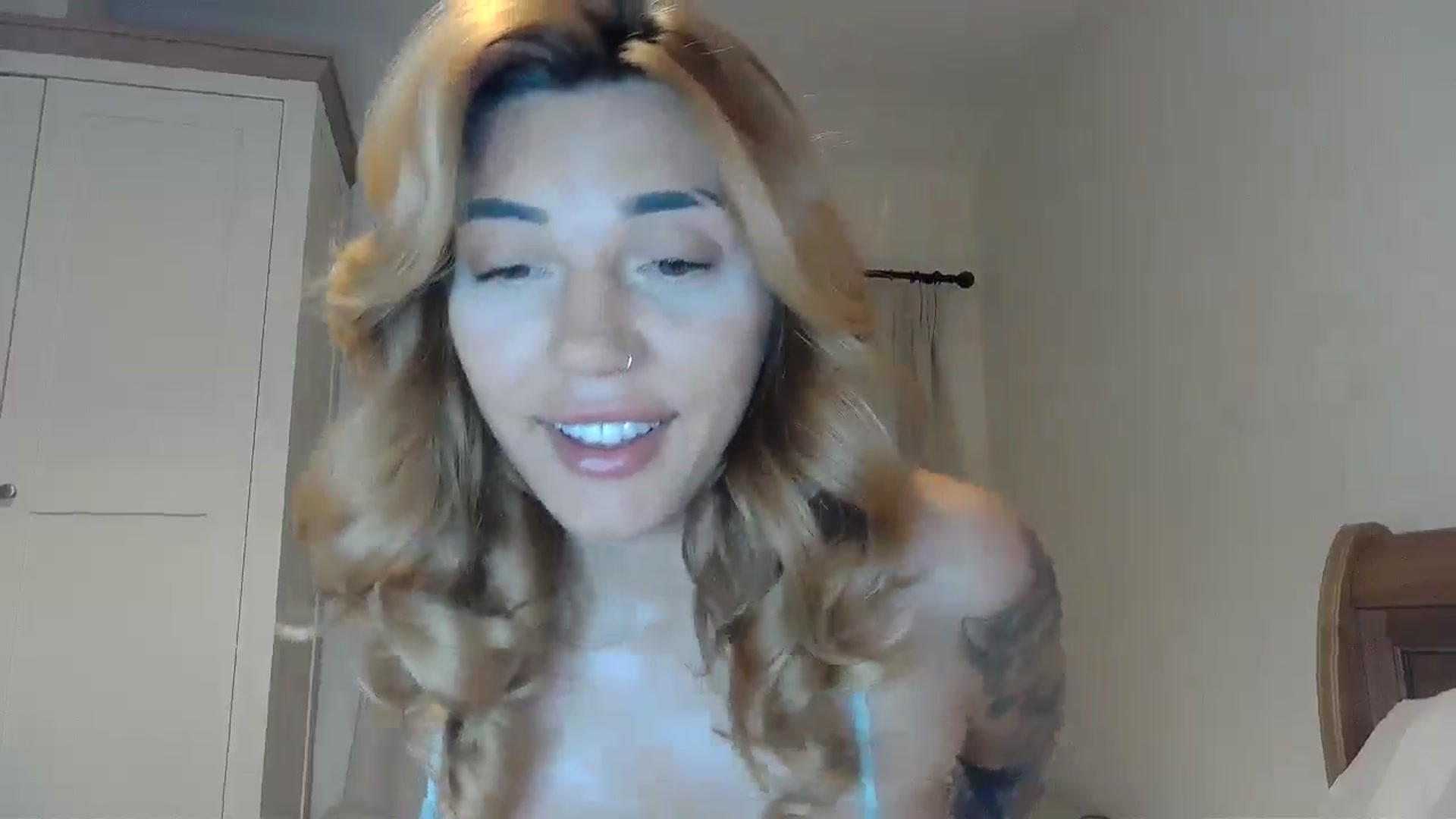 Gallery image thumbnail from EnglishRose3's myfreecams stream on, 04/10/2025, 06:08 image 9 of 20