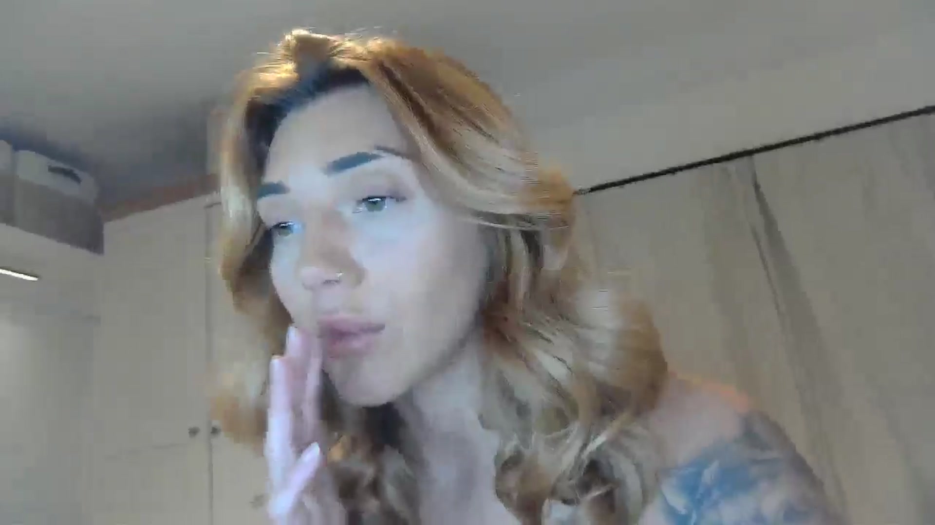 Gallery image thumbnail from EnglishRose3's myfreecams stream on, 04/10/2025, 07:59 image 9 of 20