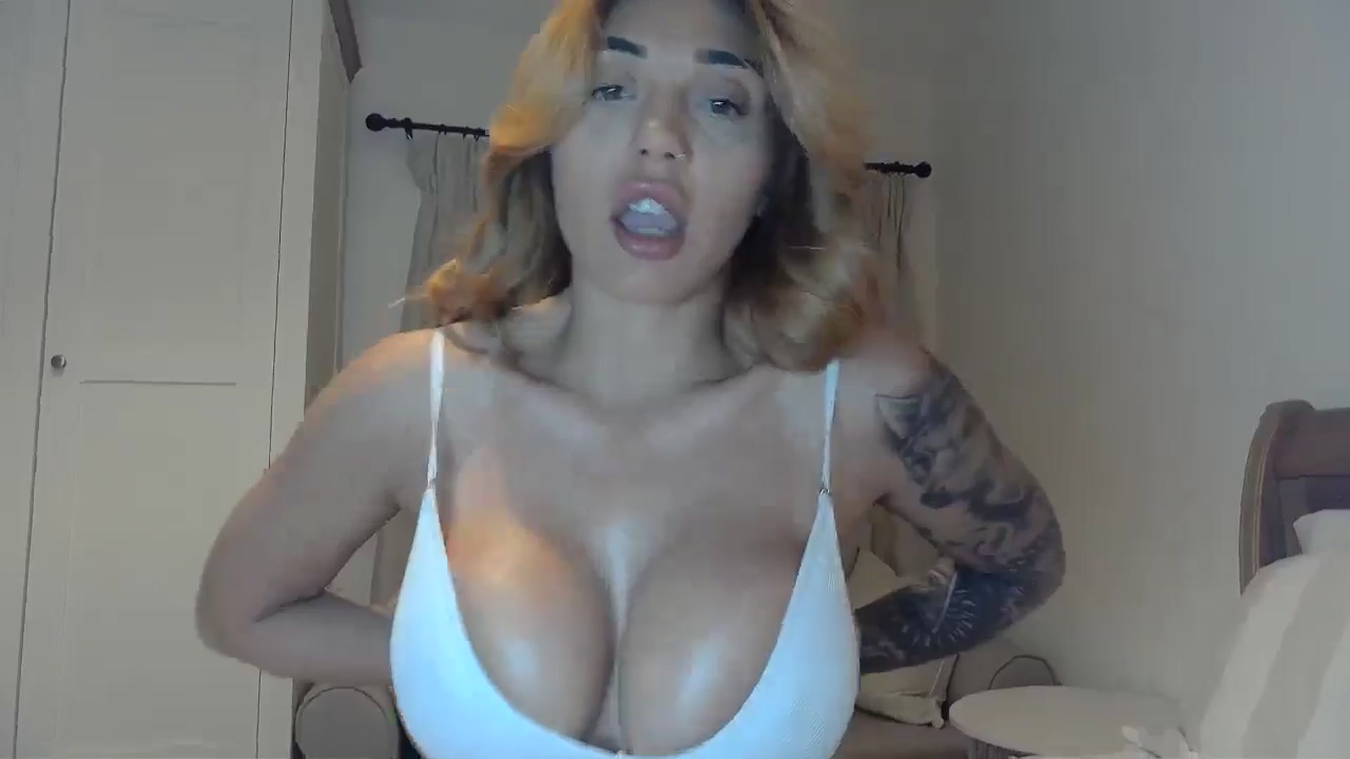 Gallery image thumbnail from EnglishRose3's myfreecams stream on, 04/11/2025, 06:56 image 7 of 20