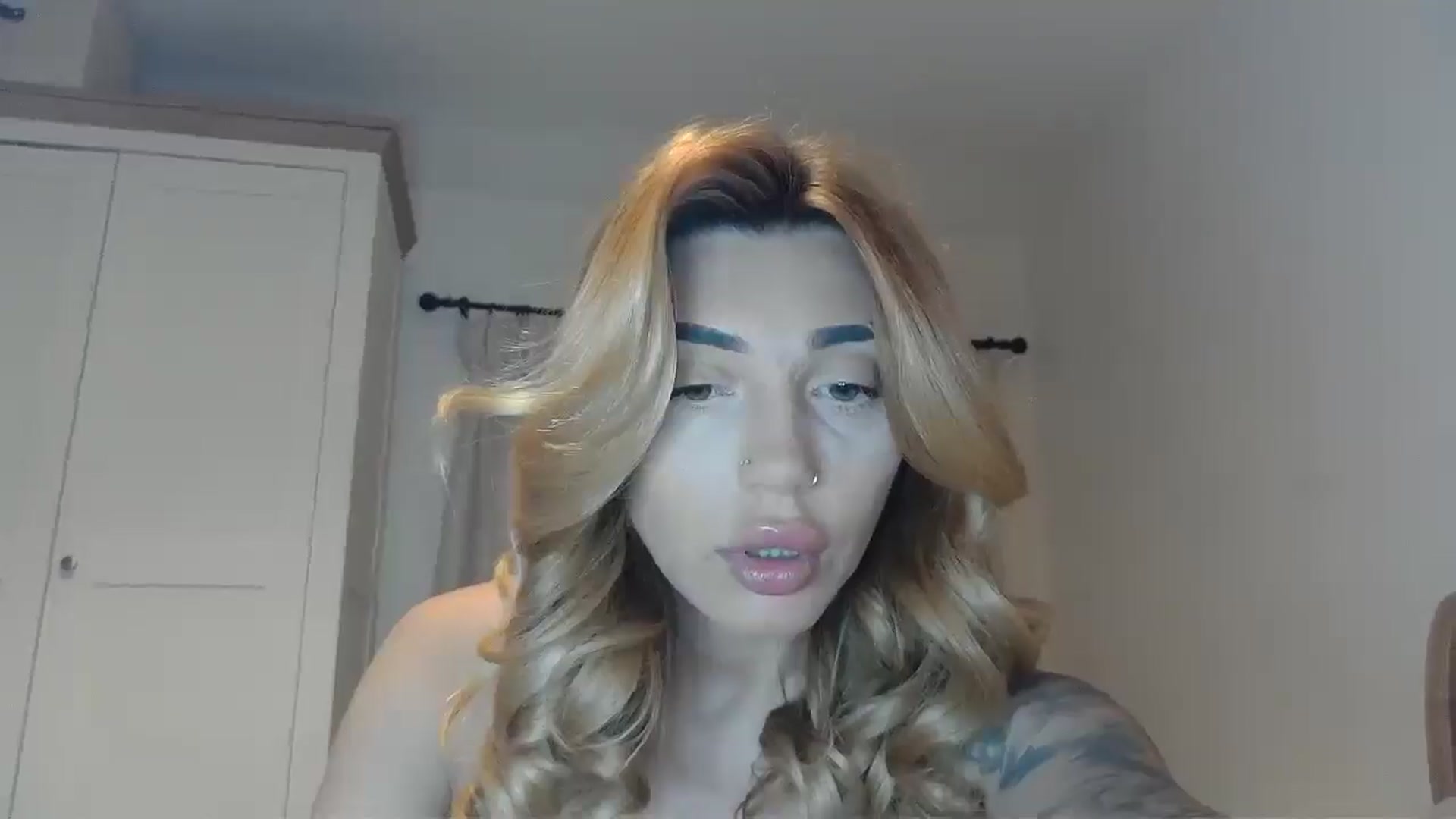 Gallery image thumbnail from EnglishRose3's myfreecams stream on, 04/13/2025, 06:51 image 6 of 20