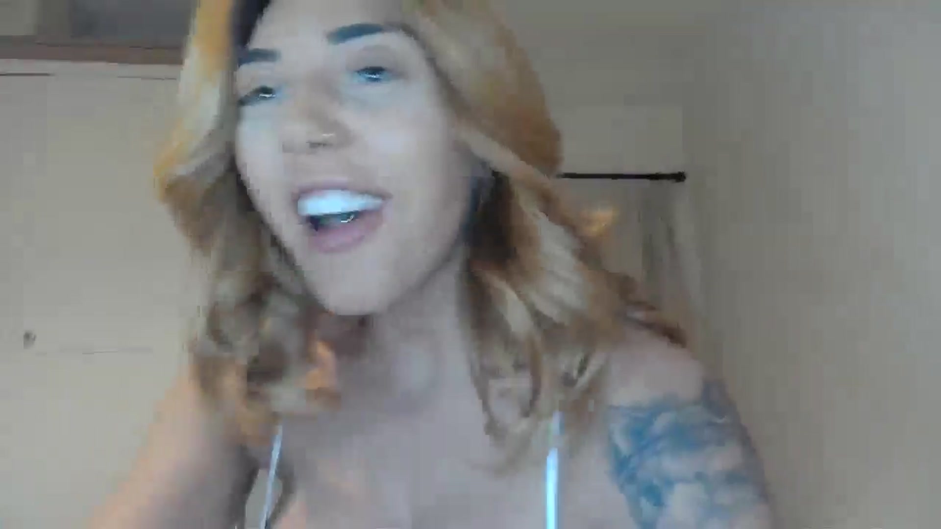 Gallery image thumbnail from EnglishRose3's myfreecams stream on, 04/15/2025, 07:17 image 5 of 20