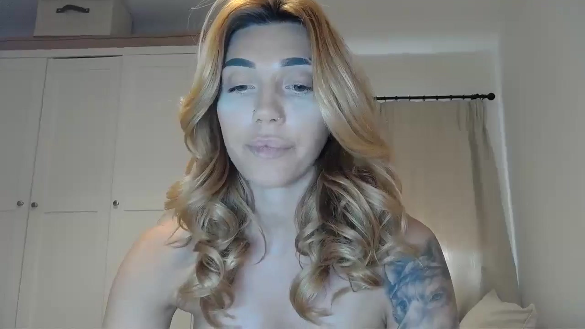 Gallery image thumbnail from EnglishRose3's myfreecams stream on, 04/16/2025, 09:07 image 17 of 20