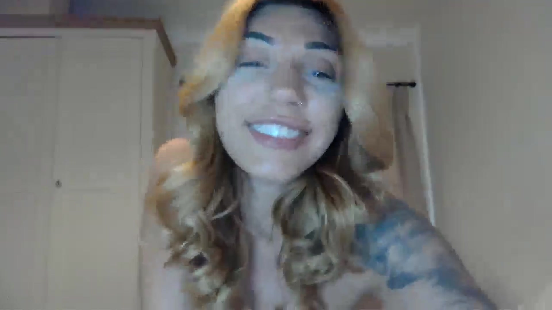 Gallery image thumbnail from EnglishRose3's myfreecams stream on, 04/16/2025, 09:07 image 10 of 20