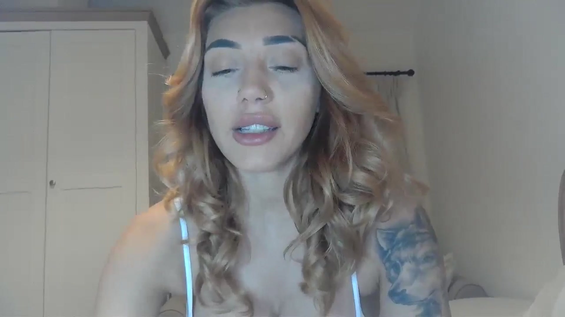Gallery image thumbnail from EnglishRose3's myfreecams stream on, 04/25/2025, 06:23 image 7 of 20