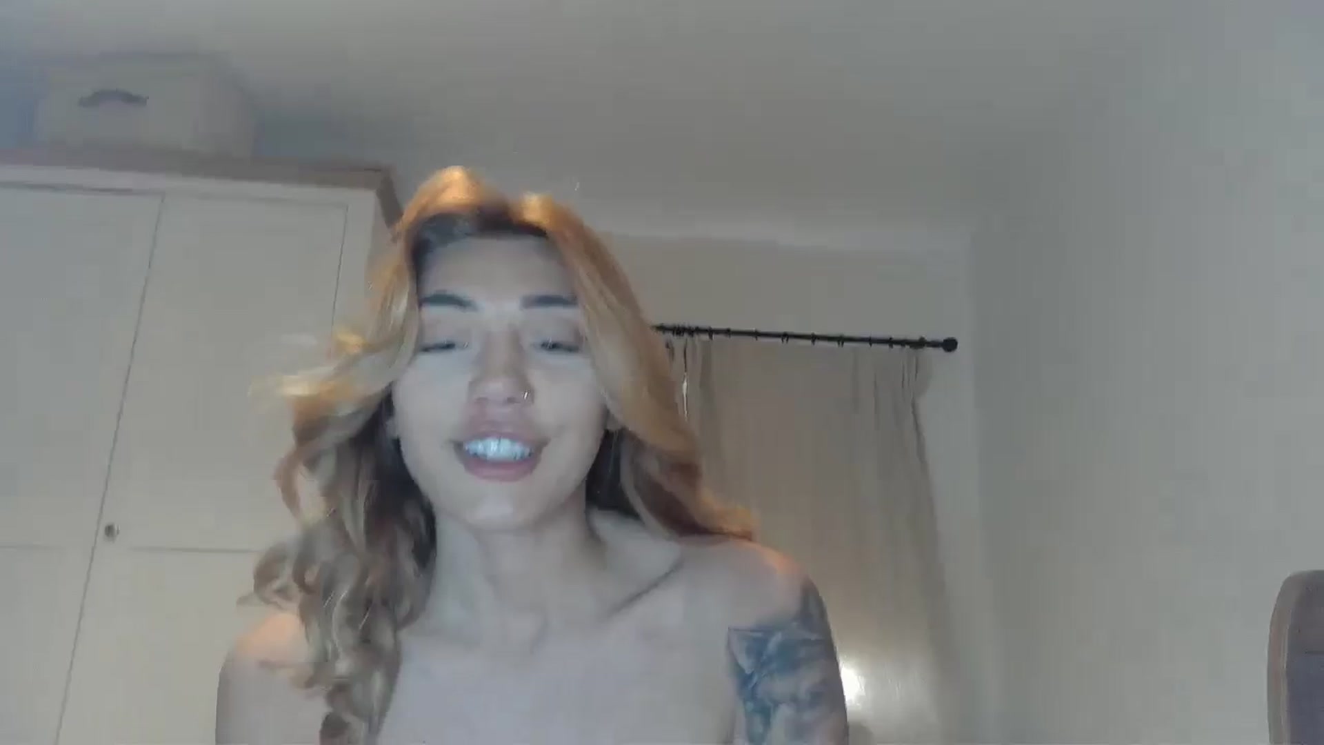 Gallery image thumbnail from EnglishRose3's myfreecams stream on, 04/25/2025, 08:07 image 17 of 20