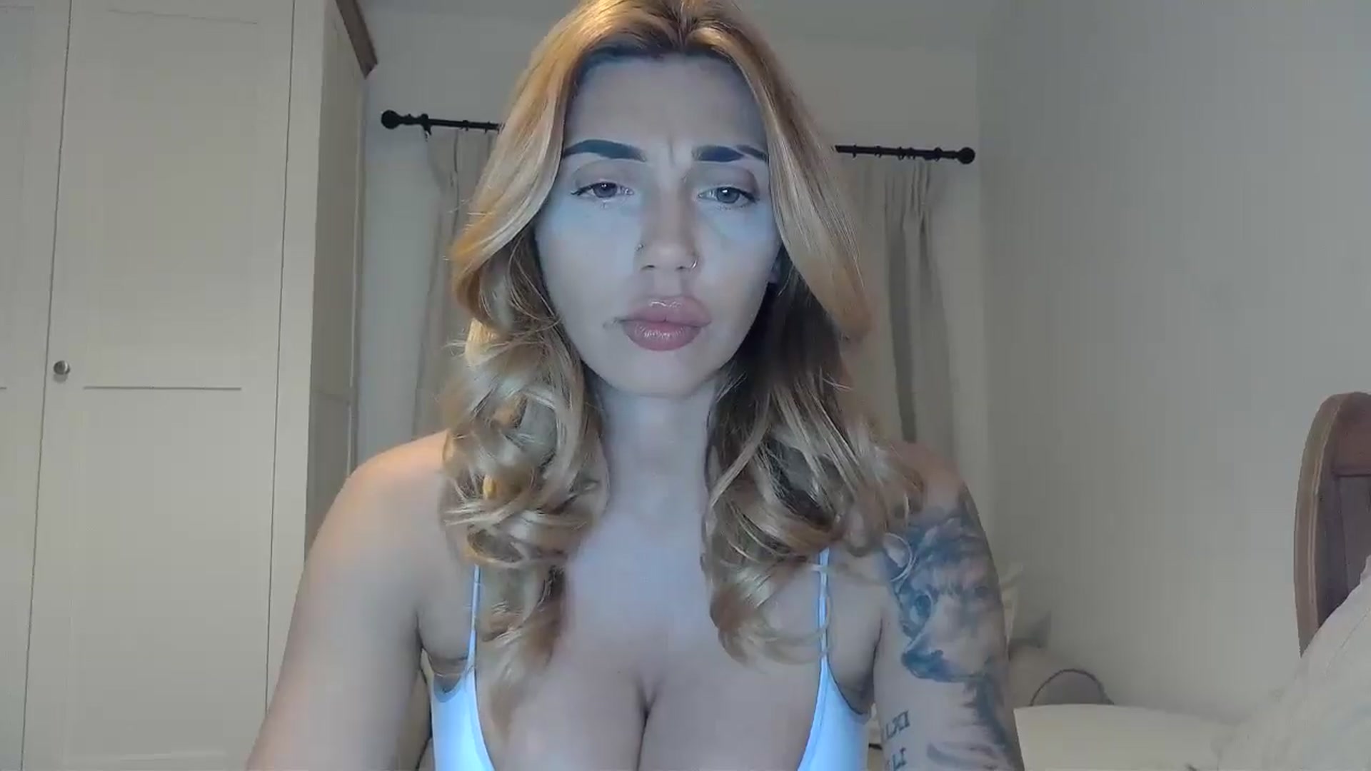 Gallery image thumbnail from EnglishRose3's myfreecams stream on, 05/01/2025, 20:06 image 4 of 20