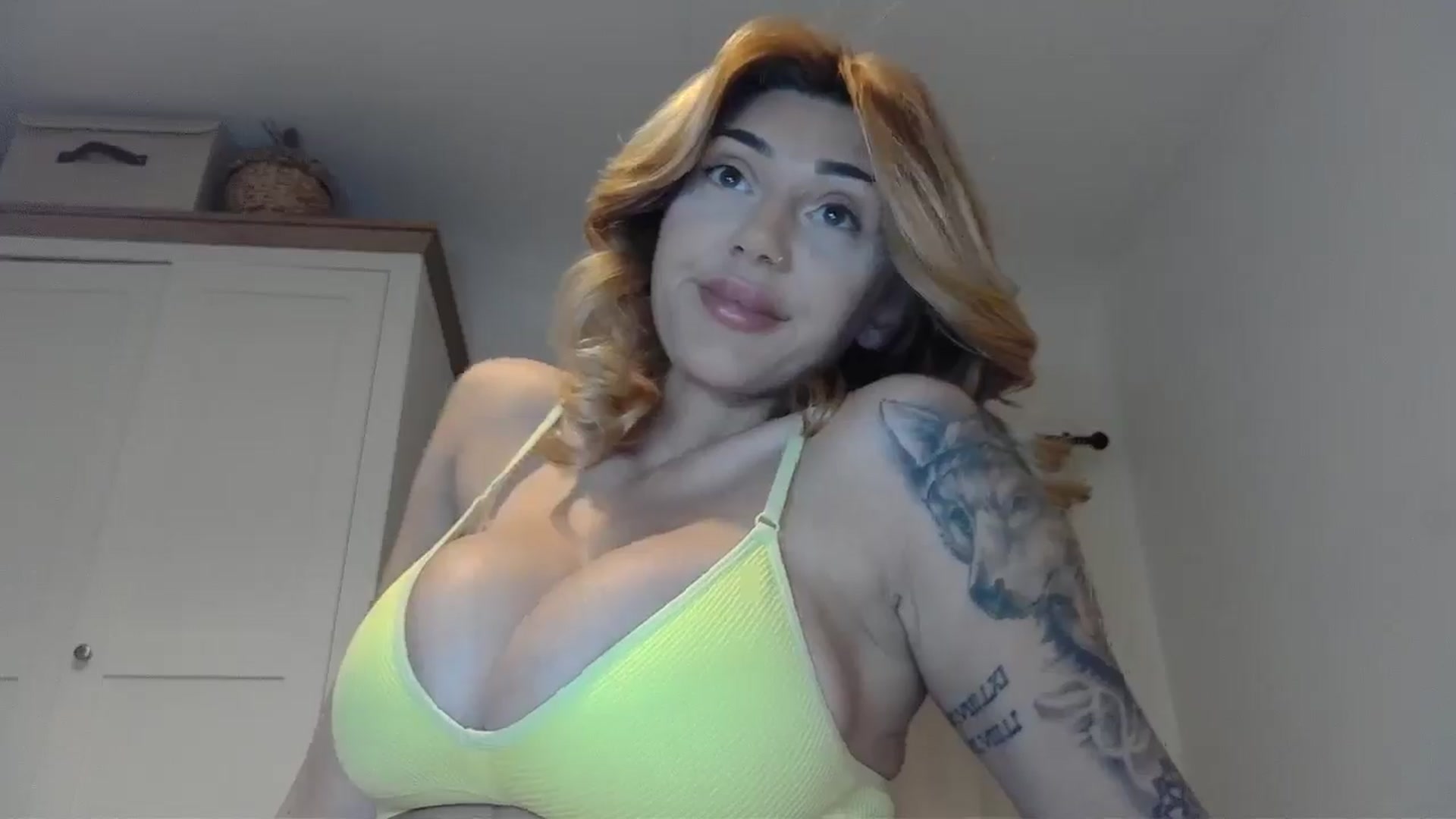 Gallery image thumbnail from EnglishRose3's myfreecams stream on, 05/10/2025, 09:14 image 9 of 20