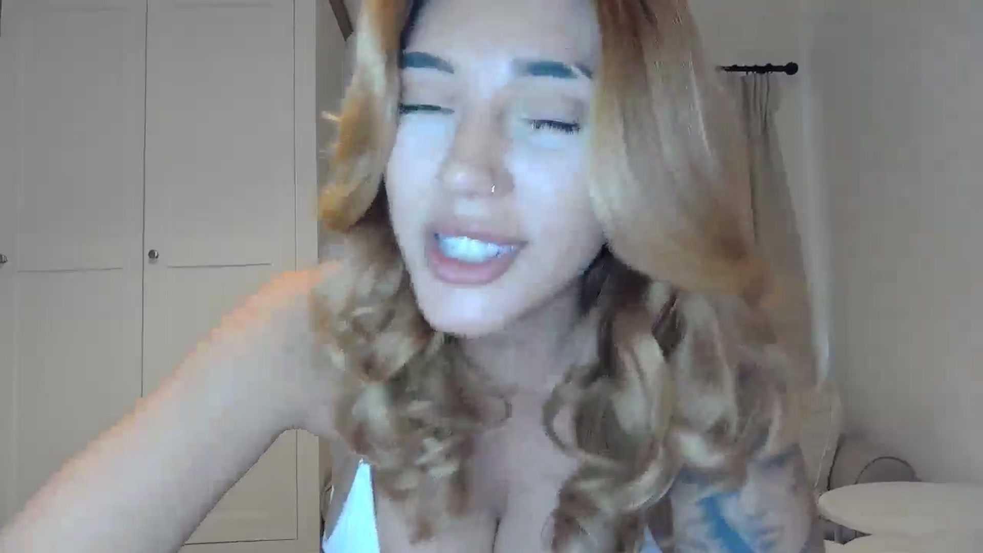 Gallery image thumbnail from EnglishRose3's myfreecams stream on, 05/12/2025, 08:13 image 13 of 20