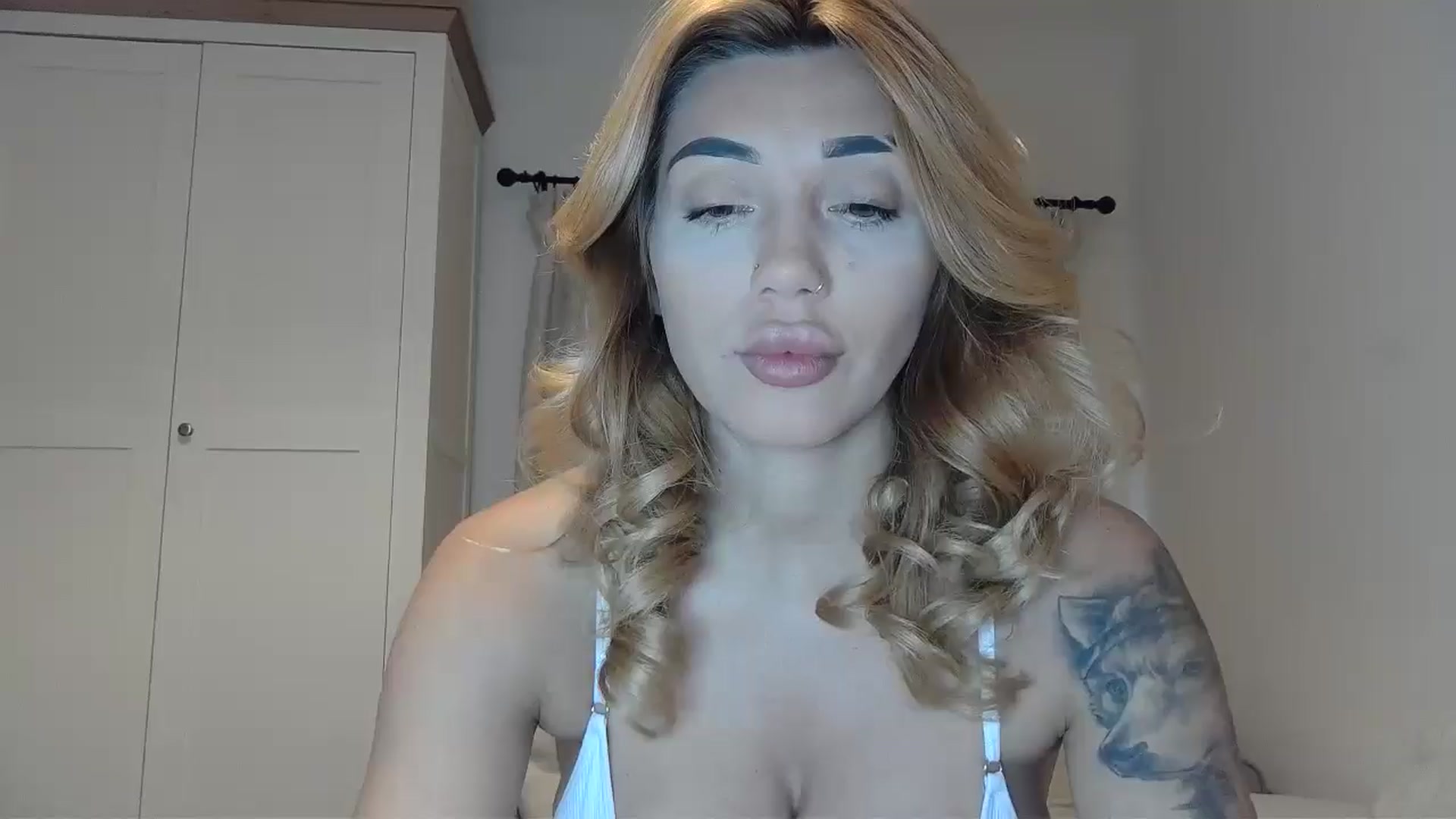 Gallery image thumbnail from EnglishRose3's myfreecams stream on, 05/15/2025, 09:29 image 6 of 20