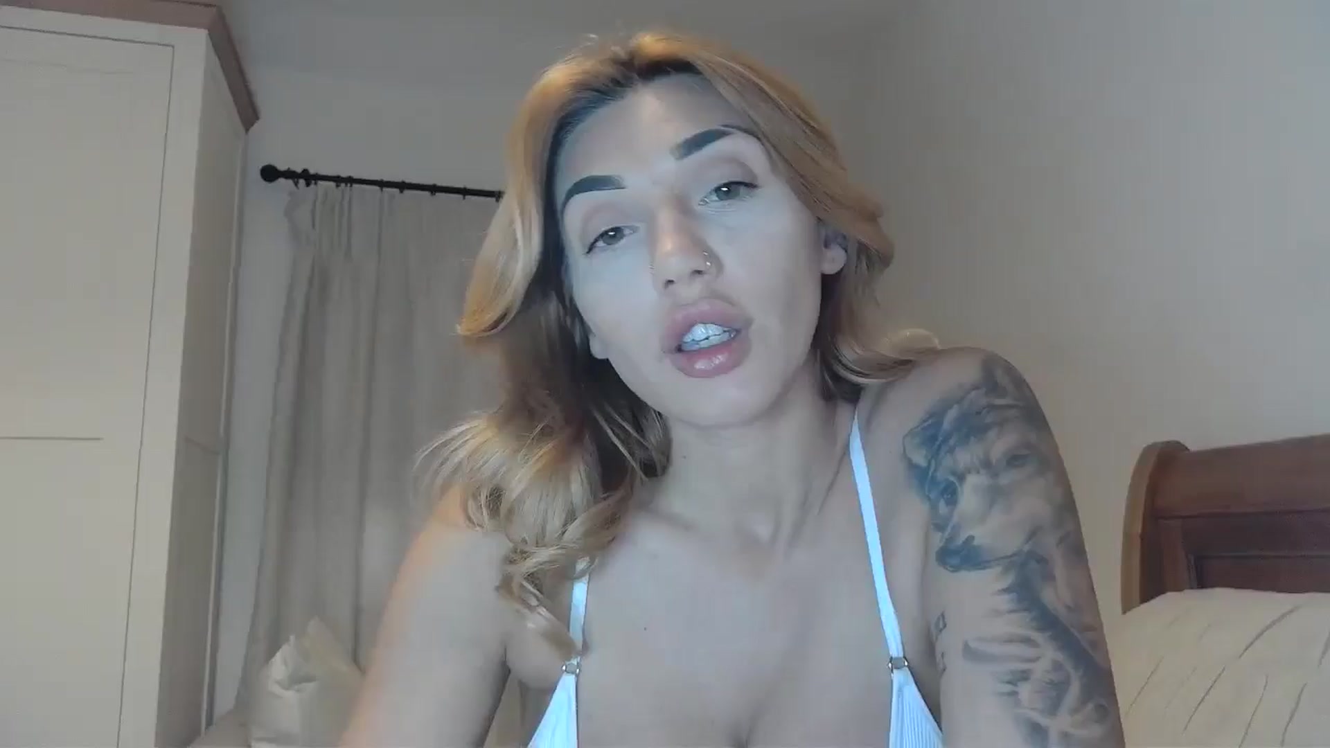 Gallery image thumbnail from EnglishRose3's myfreecams stream on, 05/15/2025, 19:28 image 1 of 20