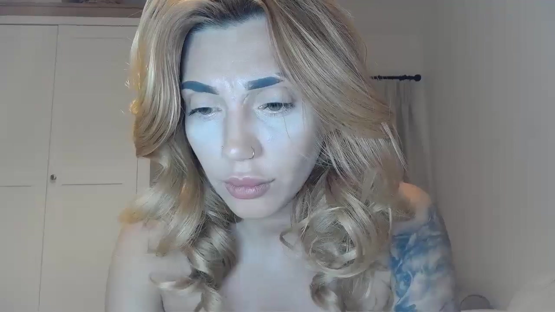Gallery image thumbnail from EnglishRose3's myfreecams stream on, 05/15/2025, 19:28 image 17 of 20