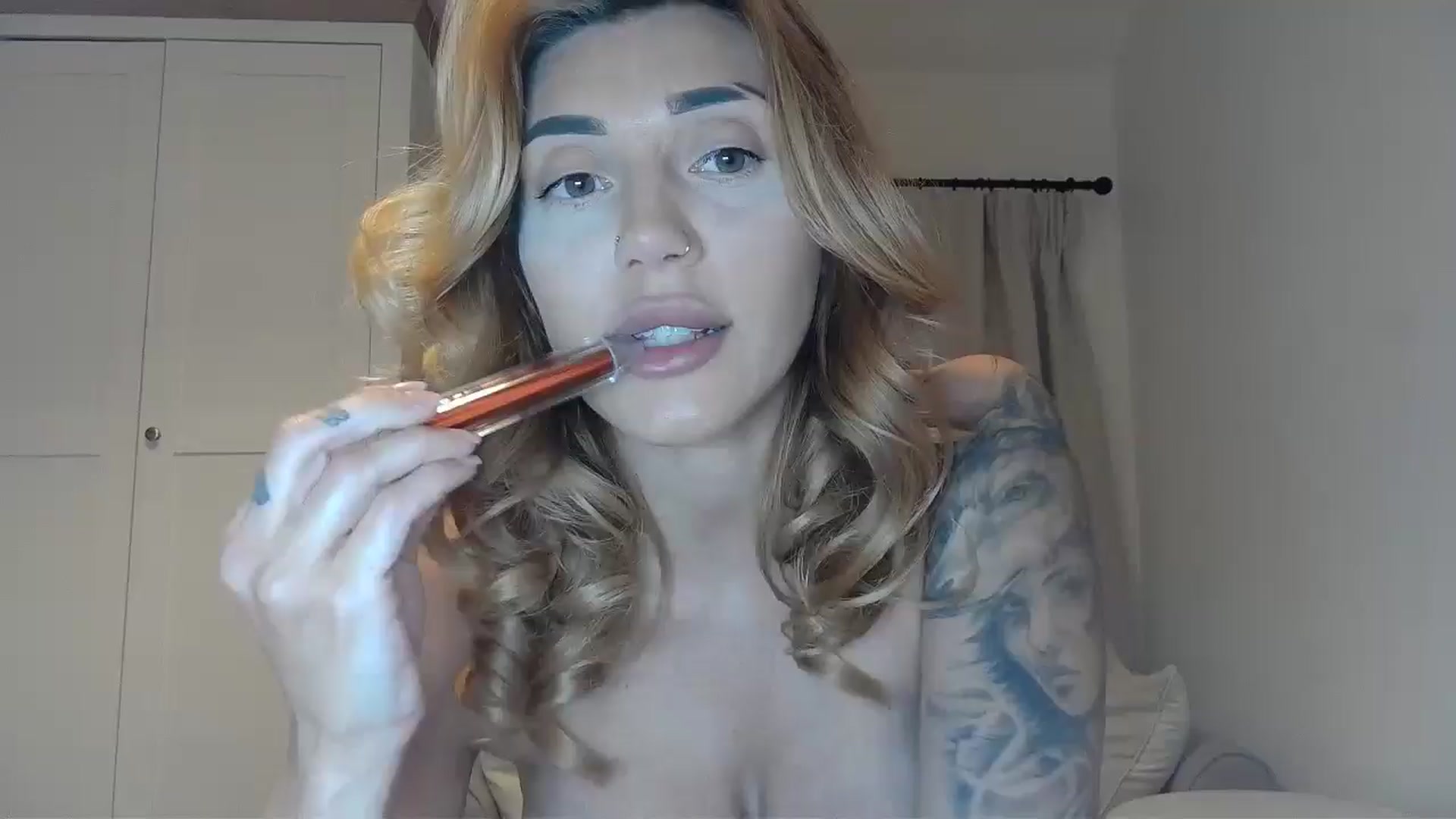 Gallery image thumbnail from EnglishRose3's myfreecams stream on, 05/19/2025, 07:30 image 16 of 20