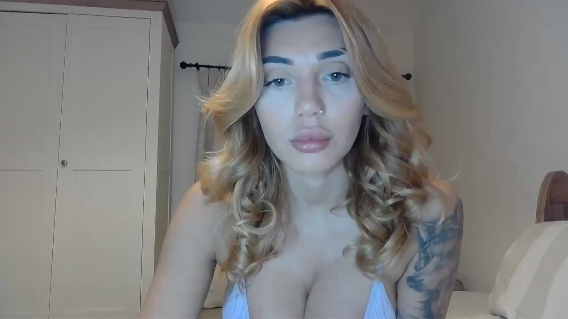 Gallery image thumbnail from EnglishRose3's myfreecams stream on, 05/20/2025, 06:40 image 12 of 20