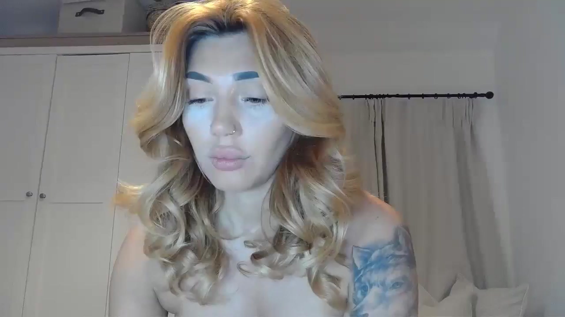 Gallery image thumbnail from EnglishRose3's myfreecams stream on, 05/21/2025, 06:36 image 6 of 20