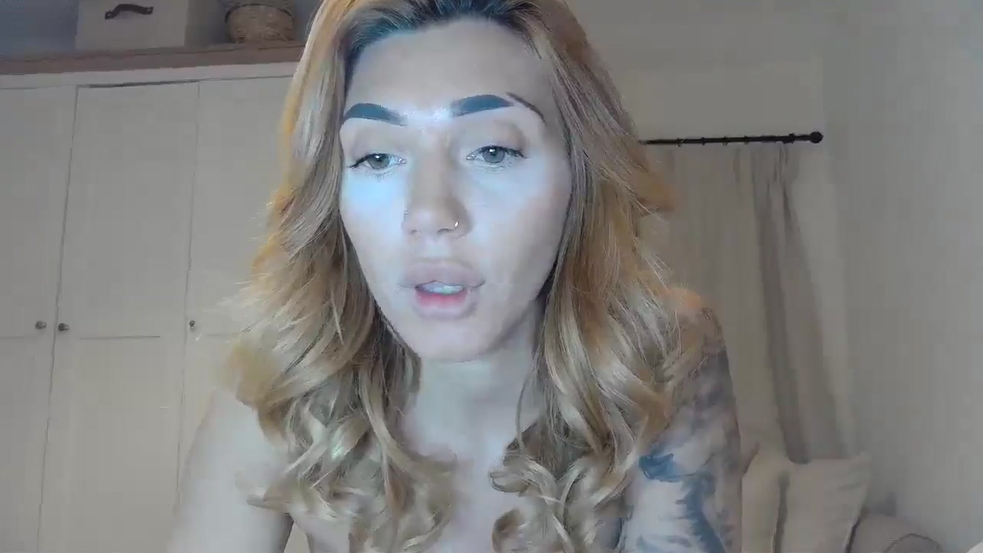 Gallery image thumbnail from EnglishRose3's myfreecams stream on, 05/21/2025, 06:36 image 12 of 20