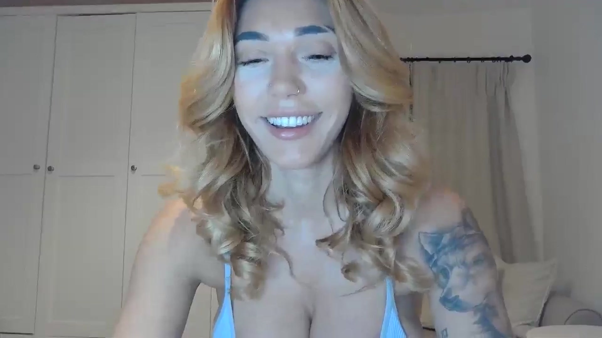 Gallery image thumbnail from EnglishRose3's myfreecams stream on, 05/21/2025, 06:36 image 10 of 20