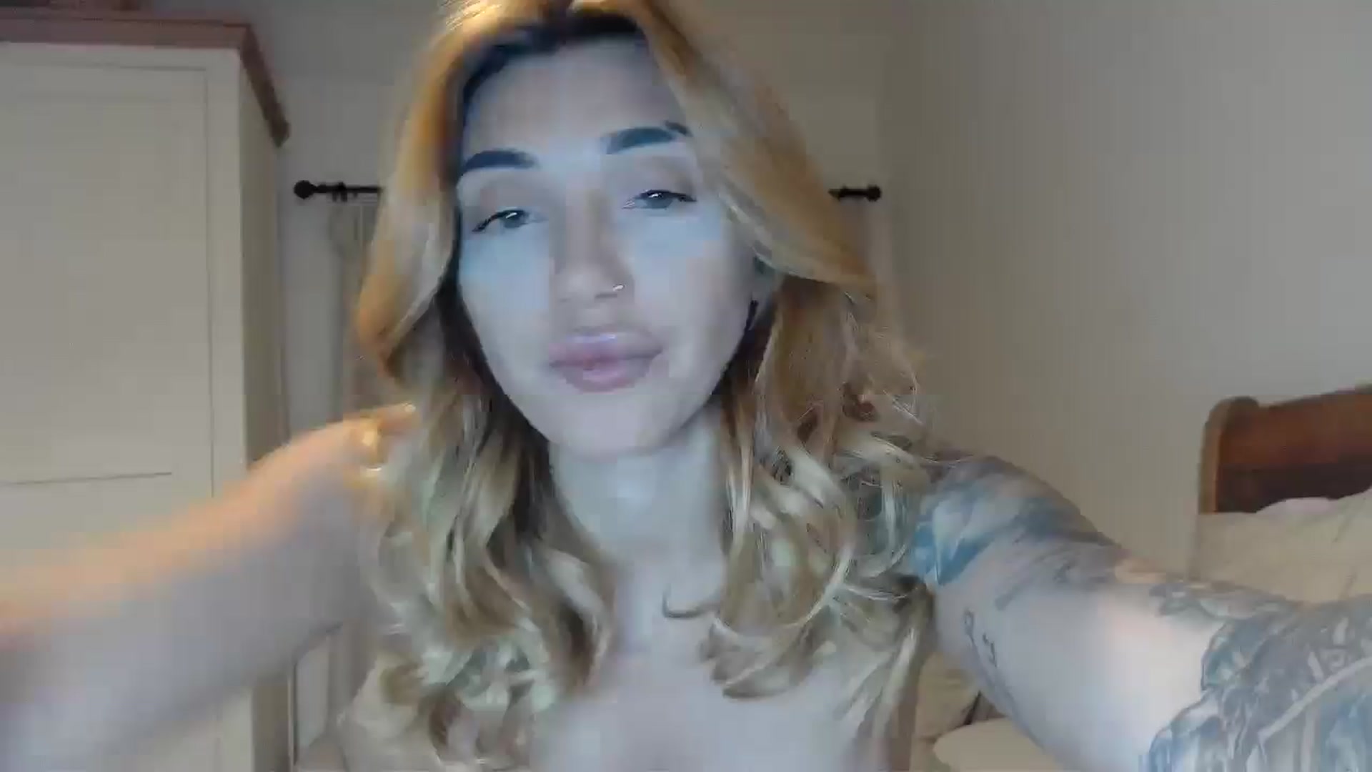 Gallery image thumbnail from EnglishRose3's myfreecams stream on, 05/25/2025, 09:20 image 20 of 20