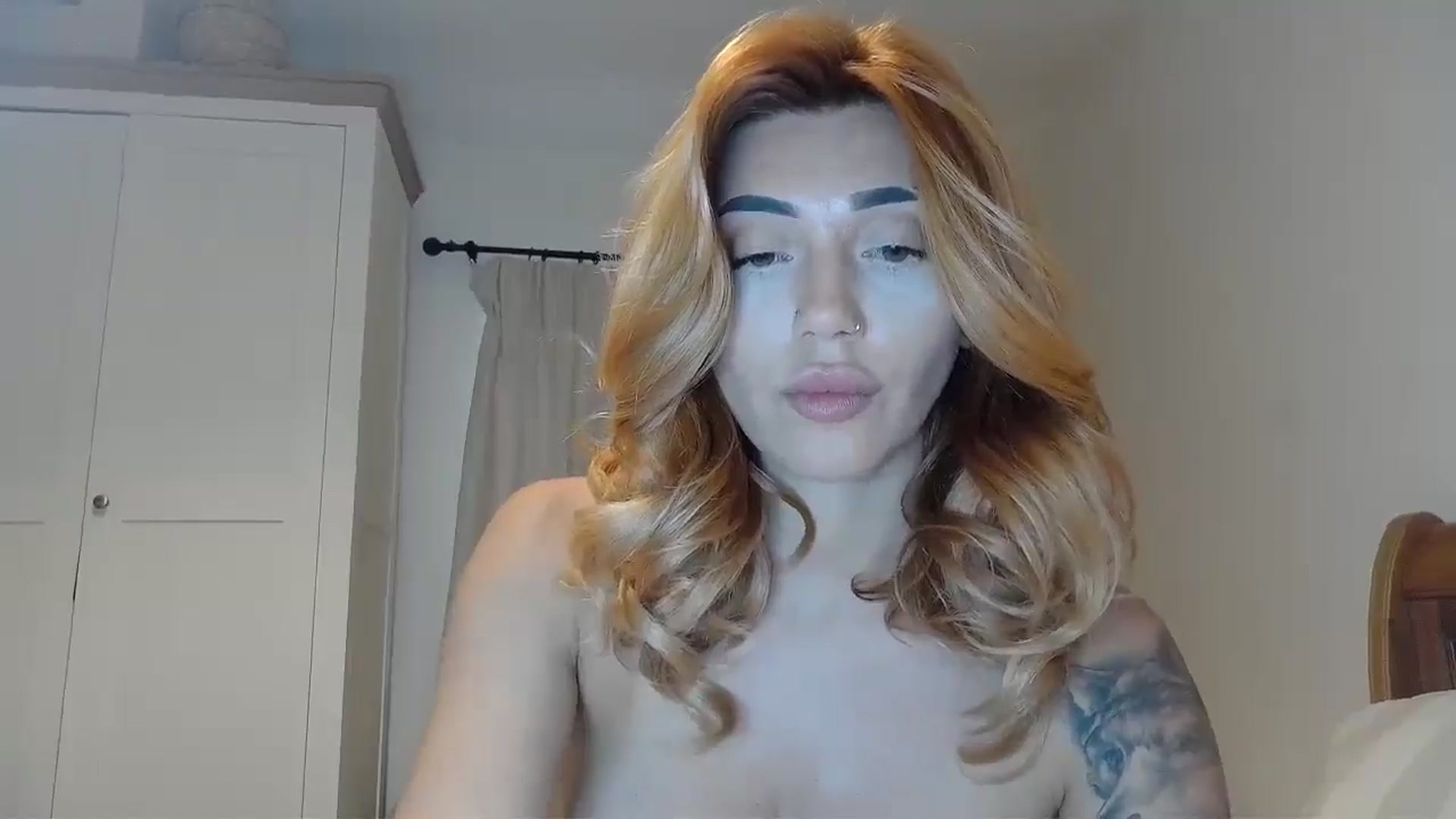 Gallery image thumbnail from EnglishRose3's myfreecams stream on, 06/02/2025, 08:10 image 16 of 20