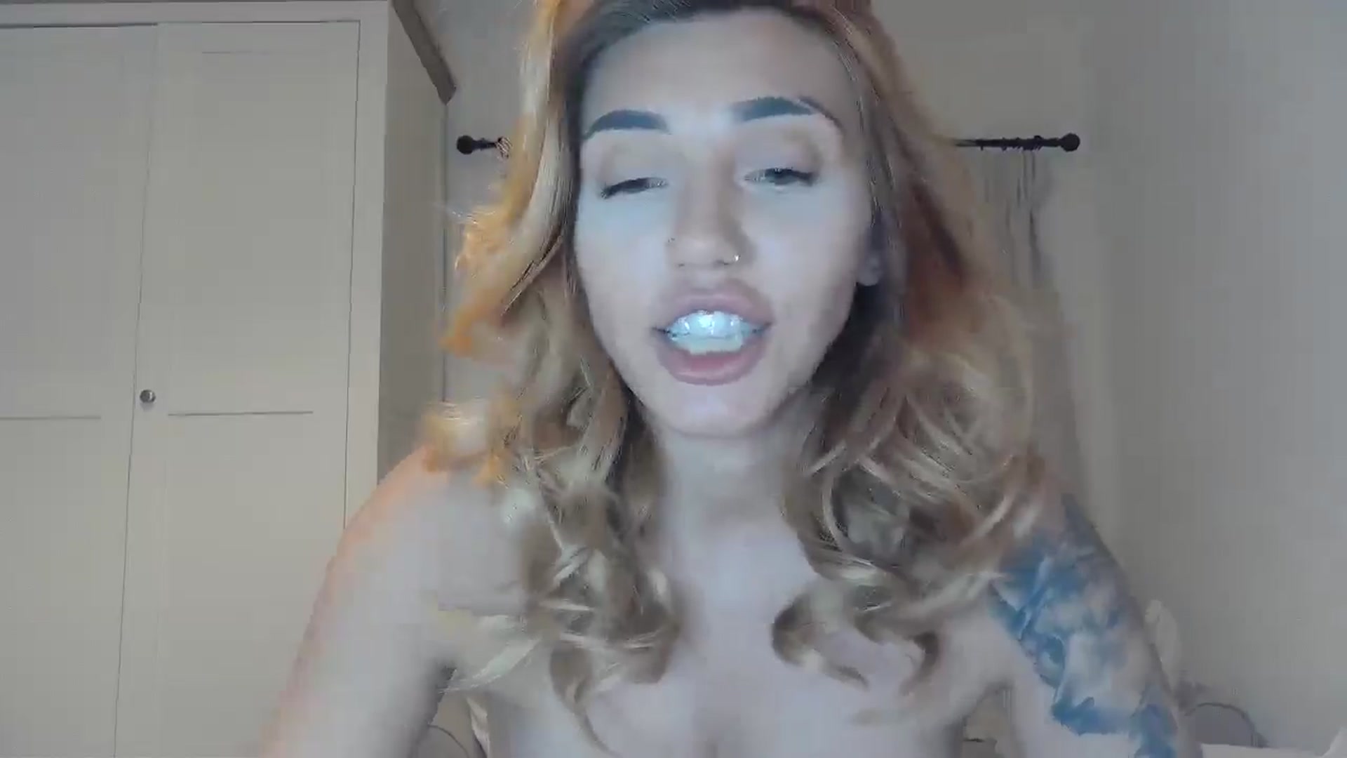 Gallery image thumbnail from EnglishRose3's myfreecams stream on, 06/12/2025, 08:34 image 14 of 20