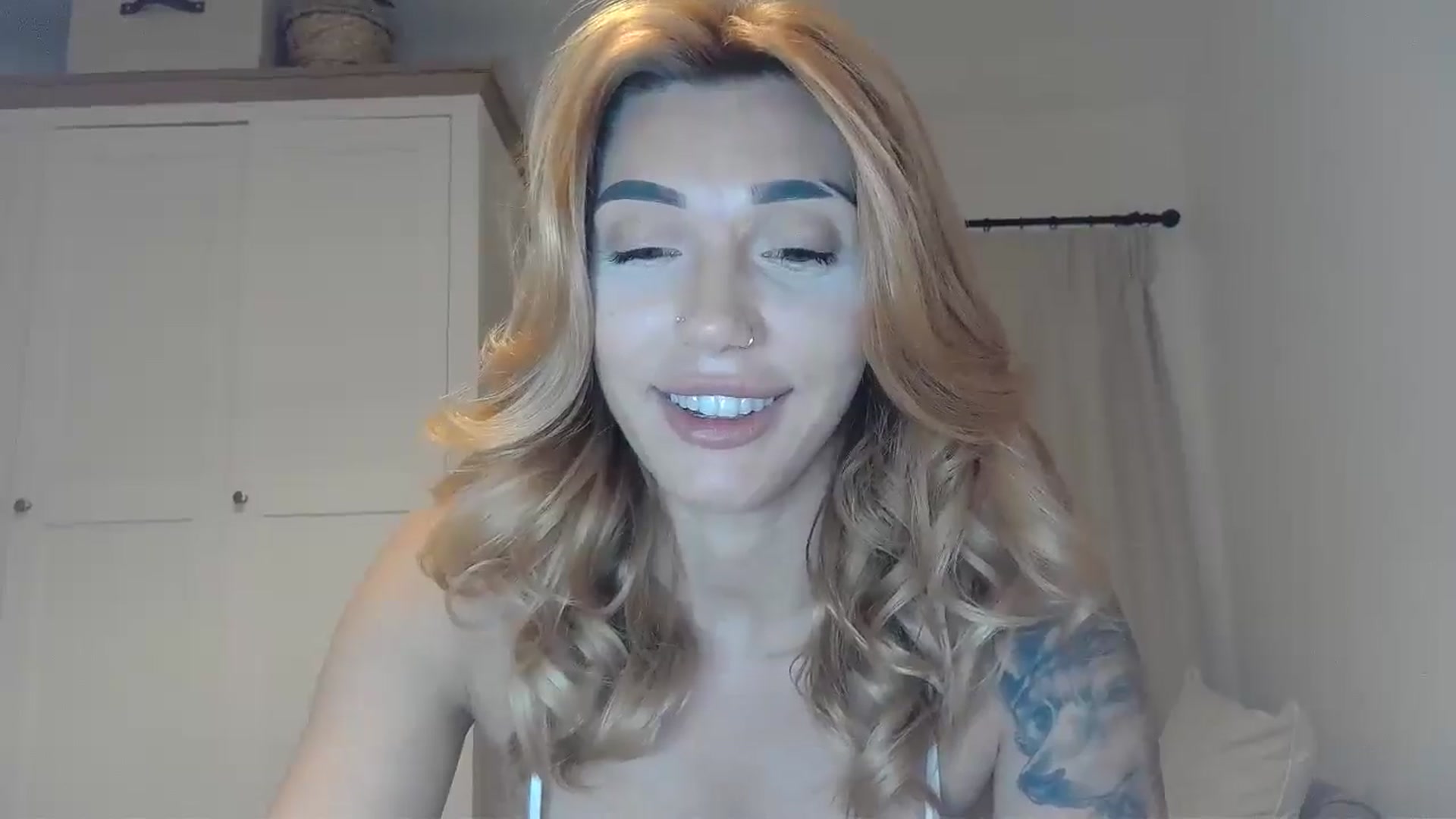 Gallery image thumbnail from EnglishRose3's myfreecams stream on, 06/13/2025, 07:53 image 13 of 20