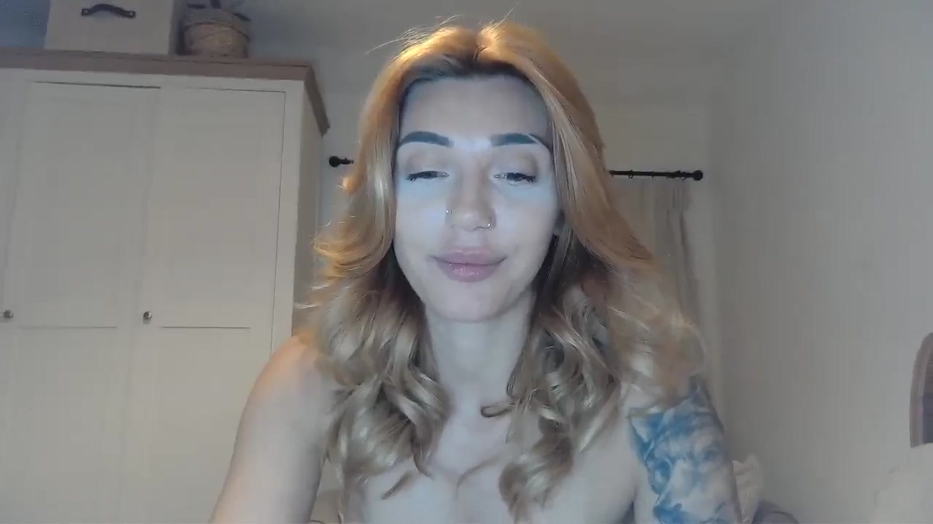 Gallery image thumbnail from EnglishRose3's myfreecams stream on, 06/13/2025, 08:32 image 3 of 20