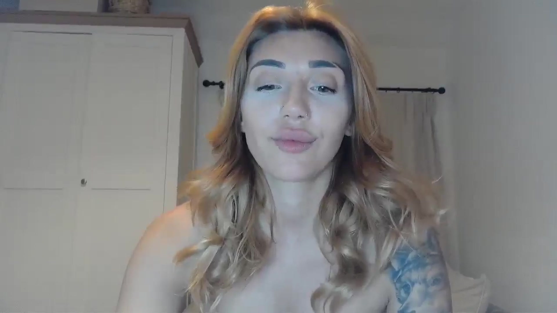 Gallery image thumbnail from EnglishRose3's myfreecams stream on, 06/13/2025, 08:32 image 11 of 20