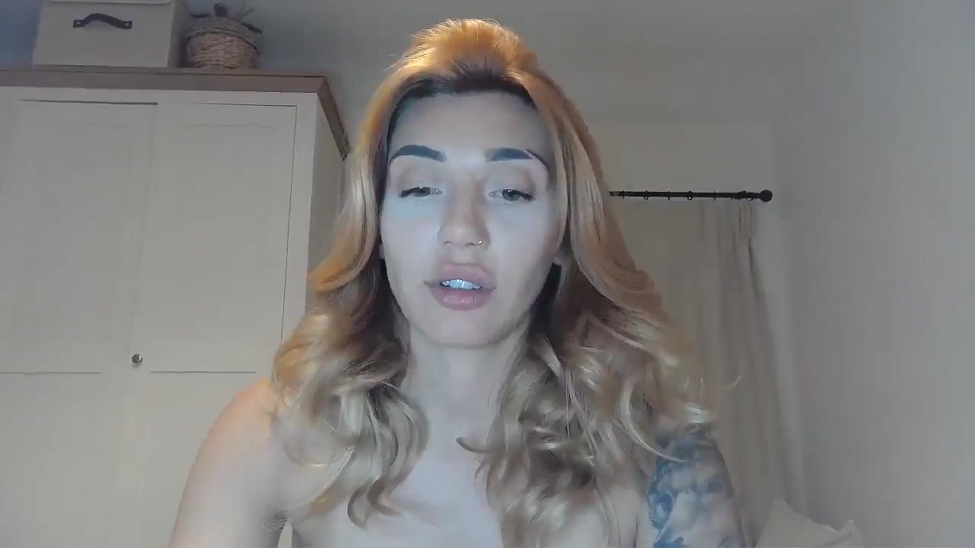 Gallery image thumbnail from EnglishRose3's myfreecams stream on, 06/13/2025, 08:32 image 6 of 20