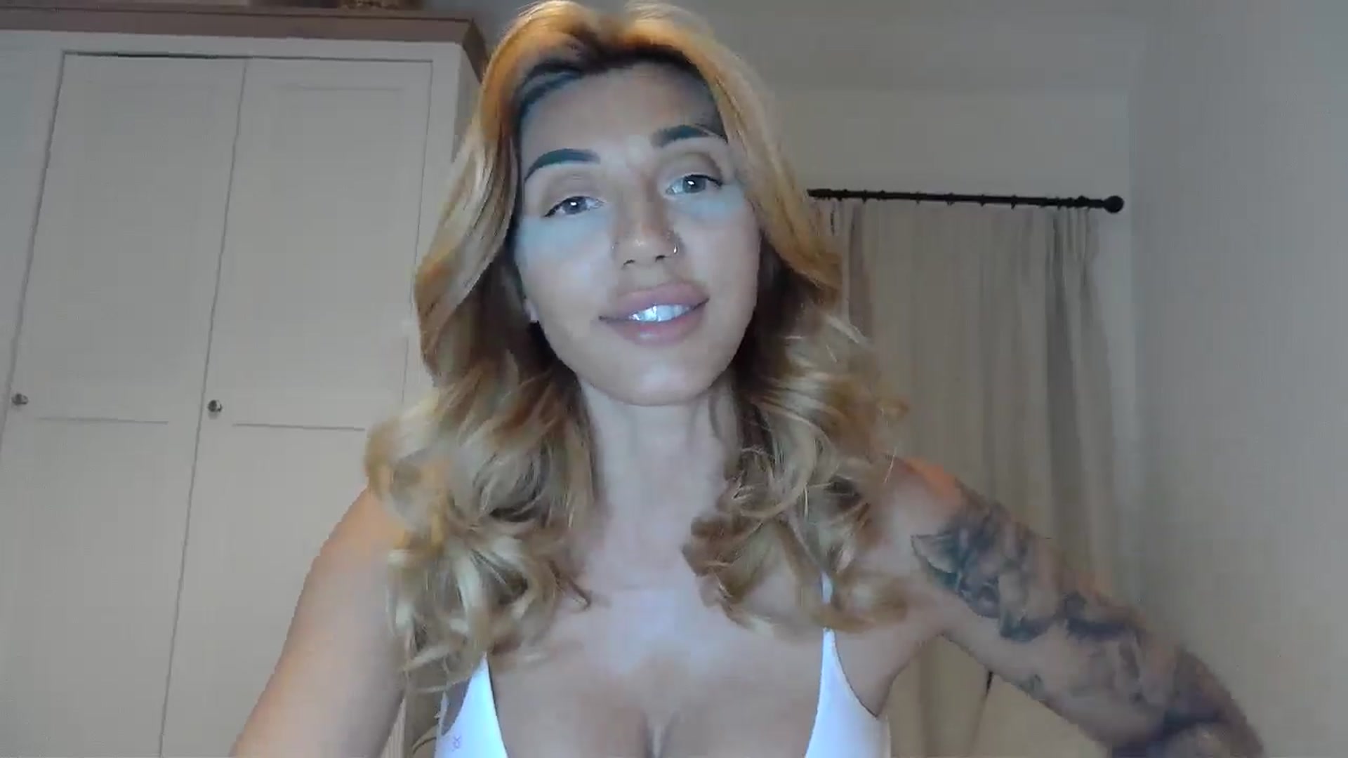Gallery image thumbnail from EnglishRose3's myfreecams stream on, 06/22/2025, 14:47 image 2 of 20