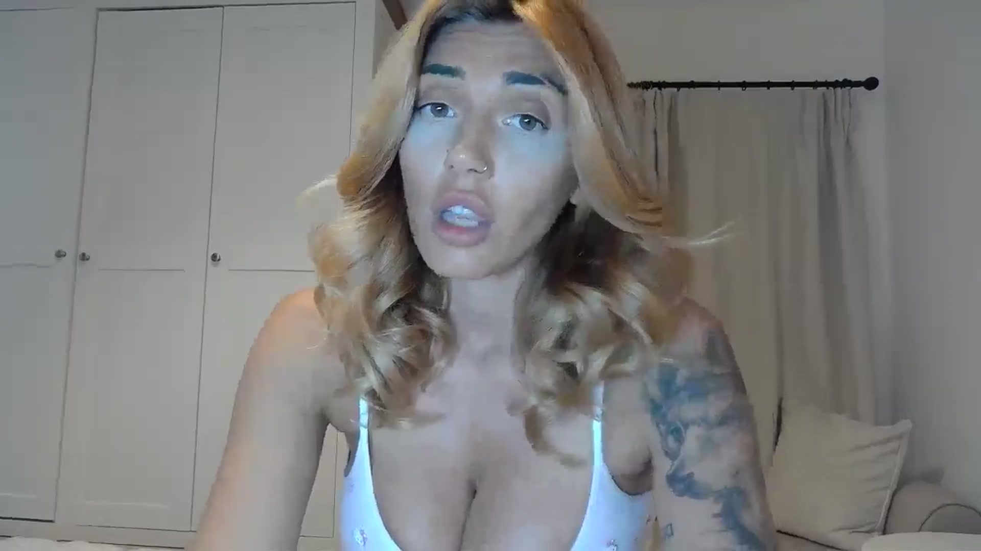 Gallery image thumbnail from EnglishRose3's myfreecams stream on, 06/22/2025, 14:47 image 8 of 20