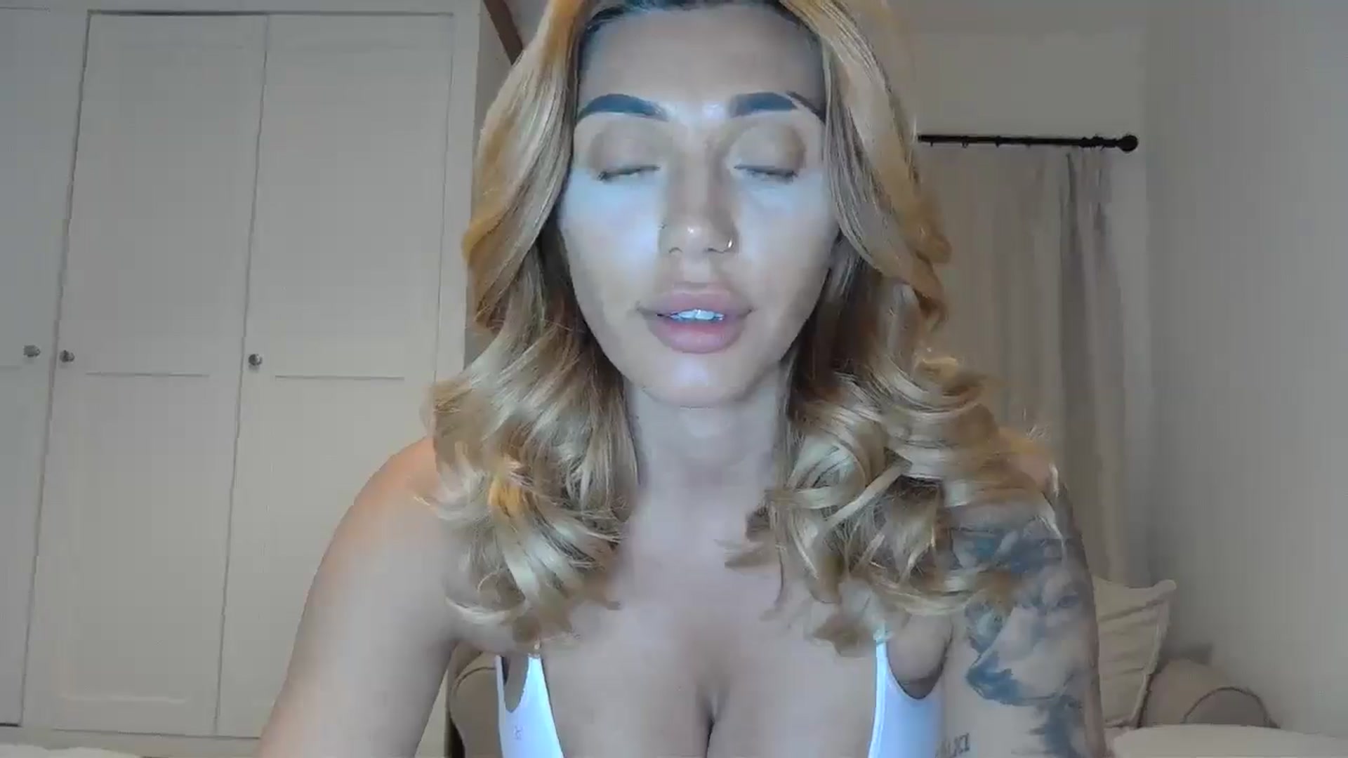 Gallery image thumbnail from EnglishRose3's myfreecams stream on, 06/22/2025, 14:47 image 3 of 20