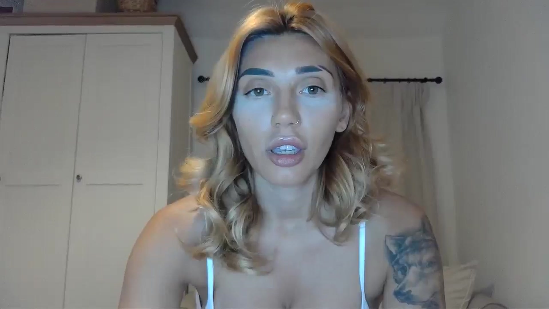 Gallery image thumbnail from EnglishRose3's myfreecams stream on, 06/24/2025, 07:26 image 7 of 20