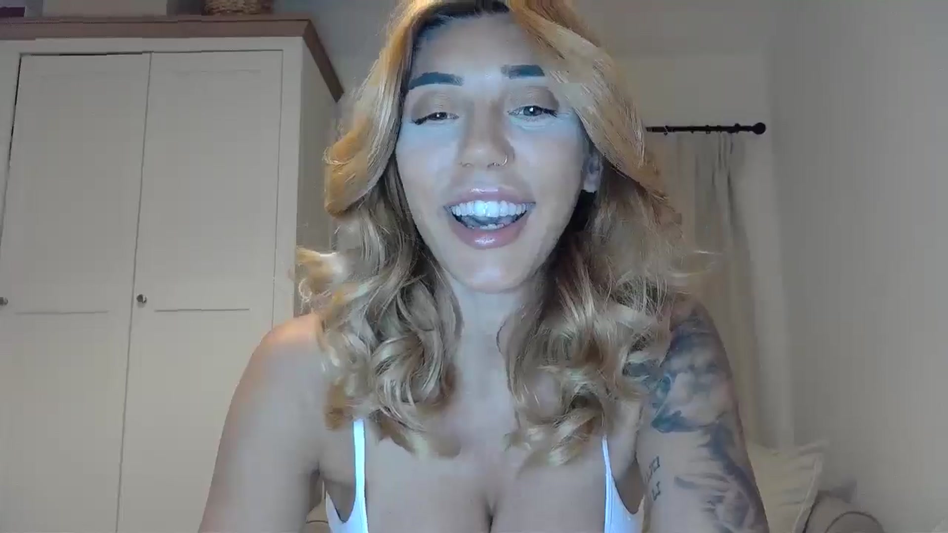 Gallery image thumbnail from EnglishRose3's myfreecams stream on, 06/24/2025, 07:26 image 6 of 20