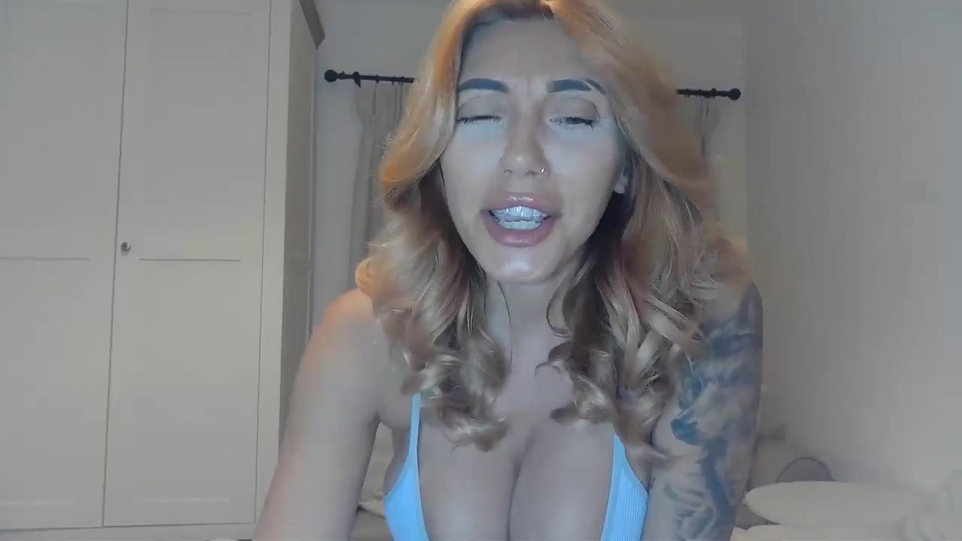 Gallery image thumbnail from EnglishRose3's myfreecams stream on, 06/26/2025, 06:51 image 18 of 20